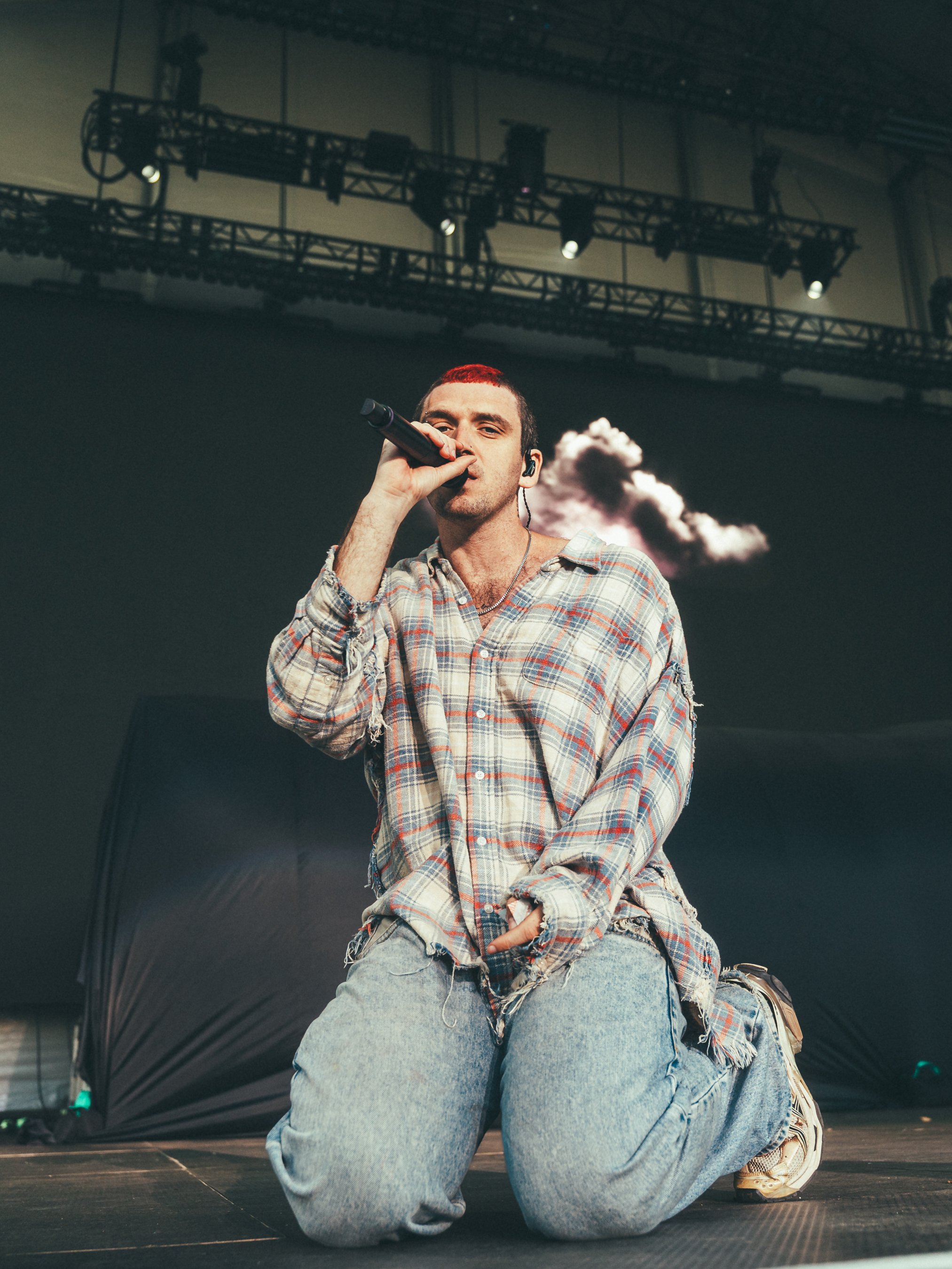 Lauv Medium Shot 6.jpg