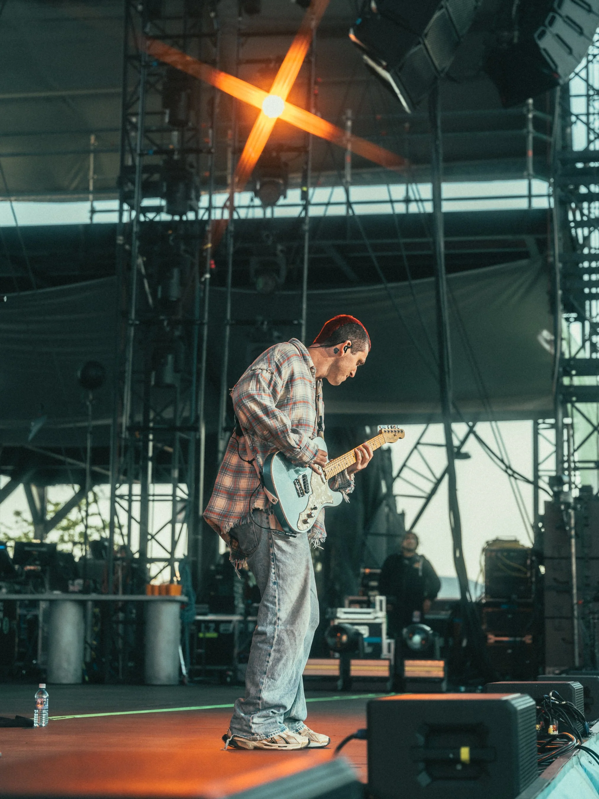 Lauv Wide Shot 1.jpg