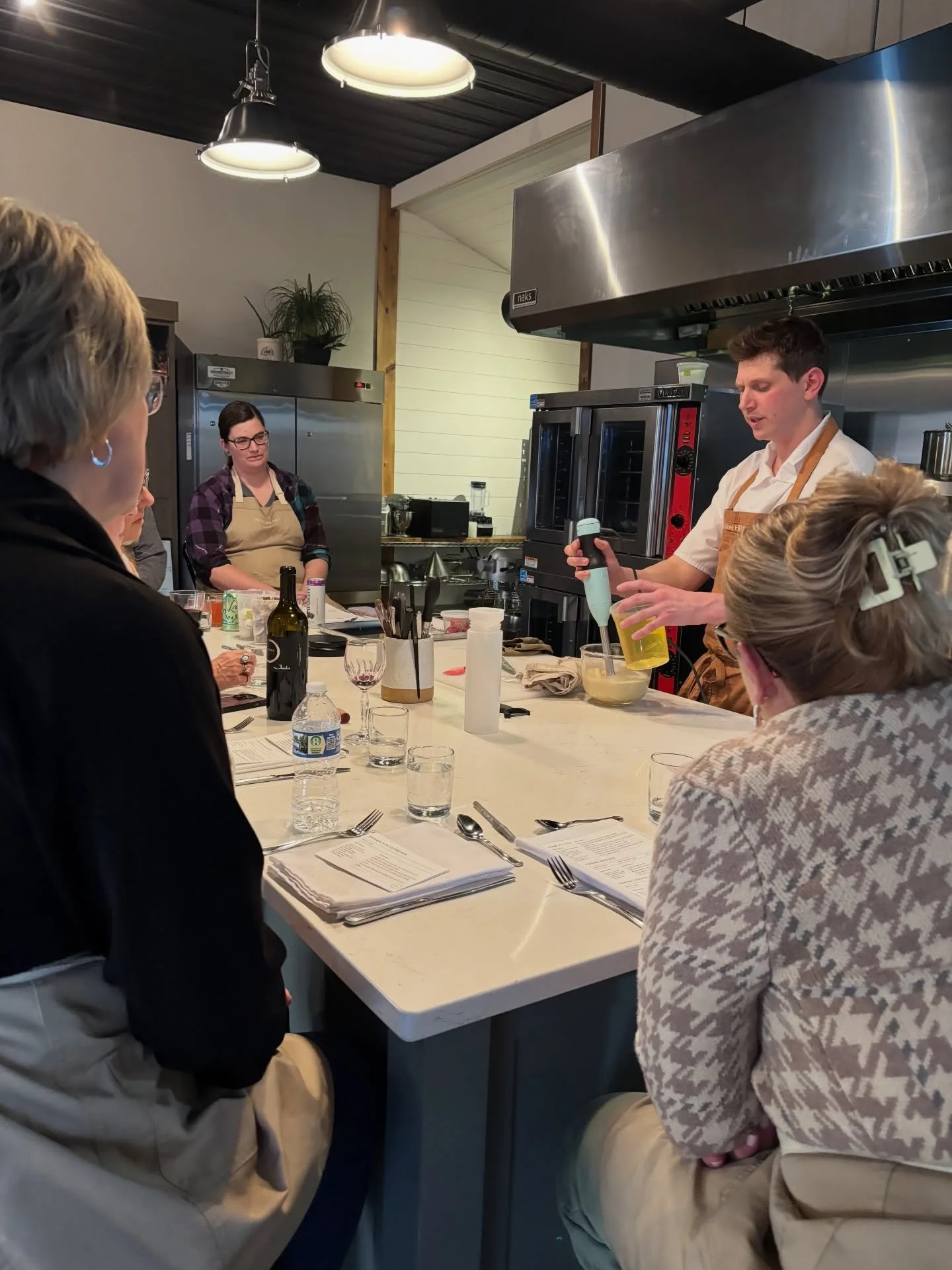 Back in the Kitchen last night with a fun group! ❤️

Our cooking classes are structured to help you master elevated dishes in an approachable way - so they feel doable at home! Our March classes are all about French classics including coq au vin &amp