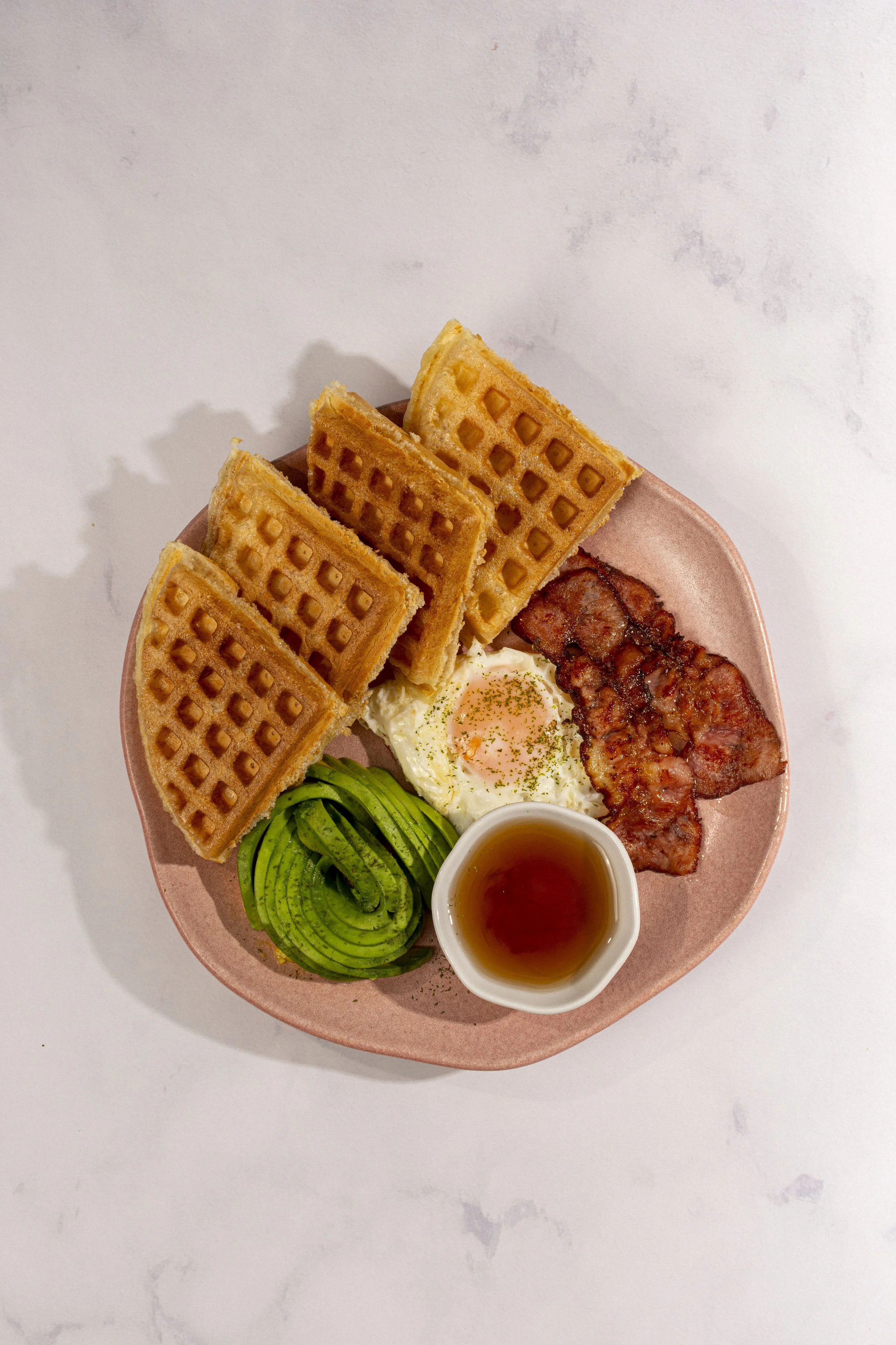 waffles de yuca tocineta baicon huevo aguacate desayuno medellin brunch  provenza