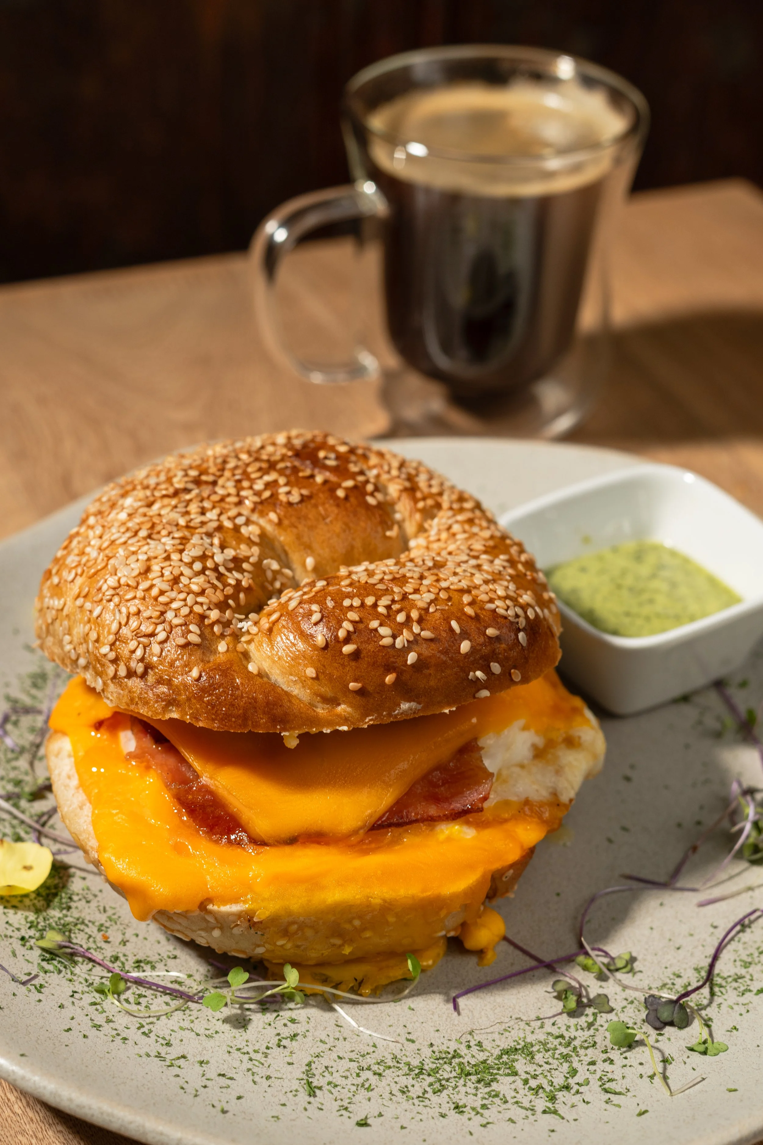 Baggle americano queso chedar huevo