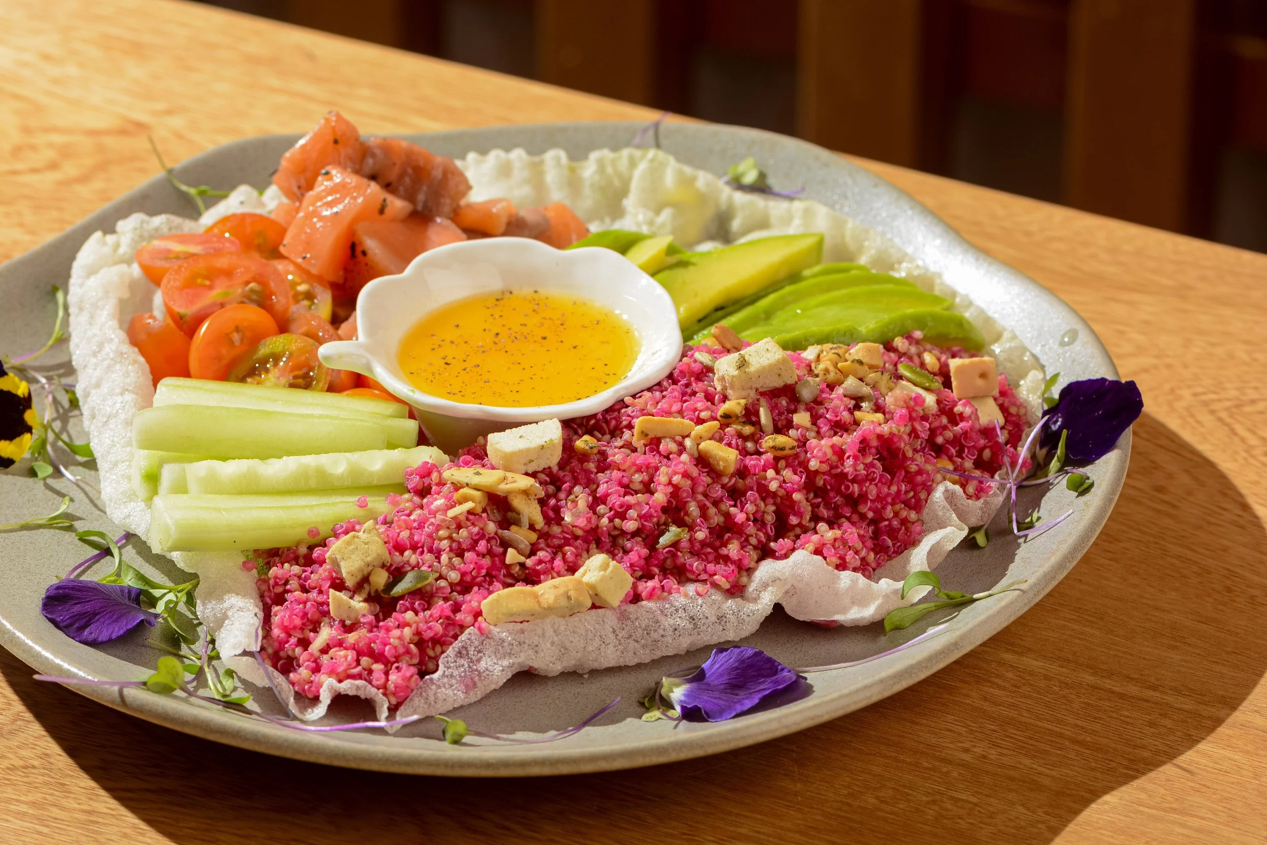 saludable desayuno quinoa salmon verrudas poke