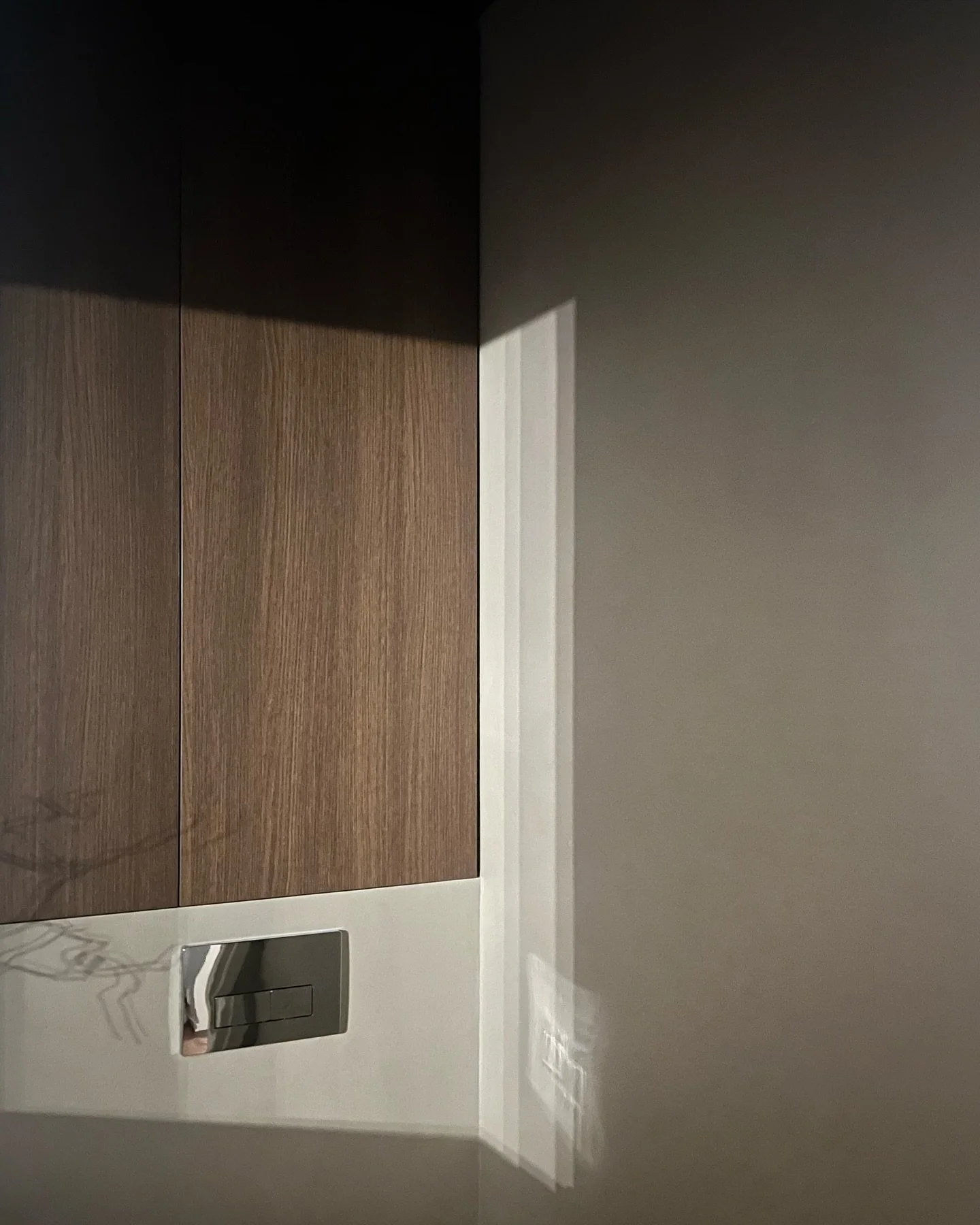 Huolellinen suunnittelu ja toteutus ovat avainasemassa toiminnallisesti tehokkaan ja visuaalisesti houkuttelevan kokonaisuuden luomisessa.
Projektista lisää myöhemmin.
#araso #arasodesign #suunnittelu #tilasuunnittelu 
#basebeton_hel
