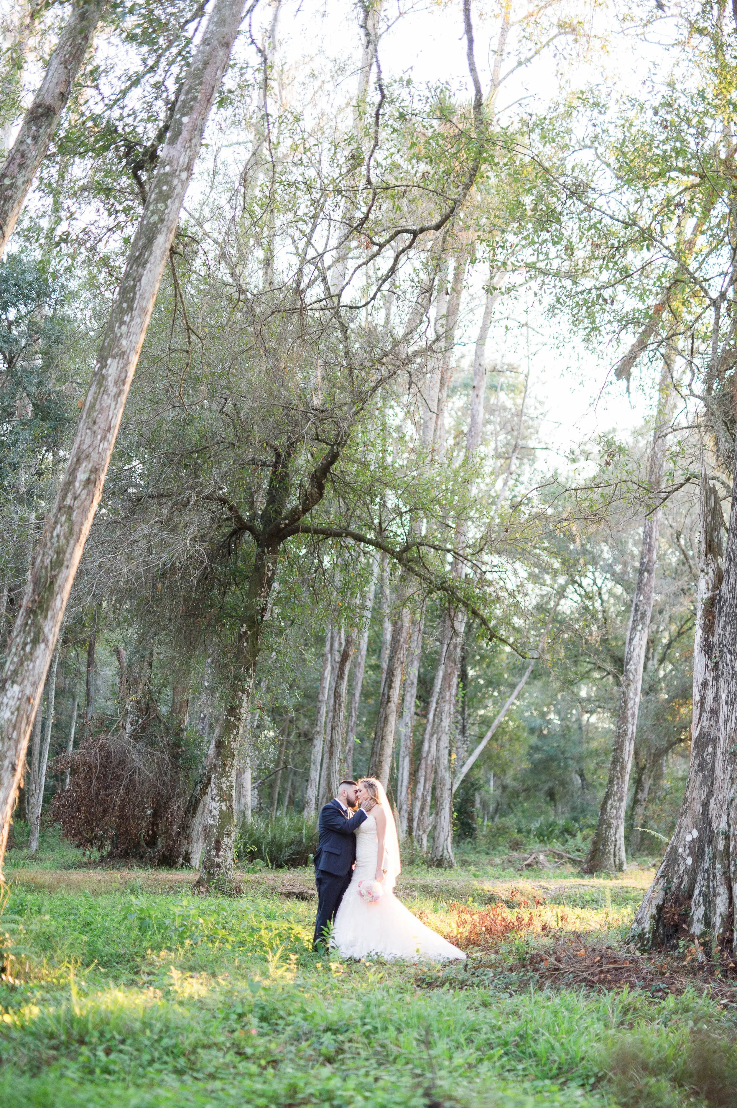 1019-kittilsen-WED-NIKKI-Arching Oak Images.jpg
