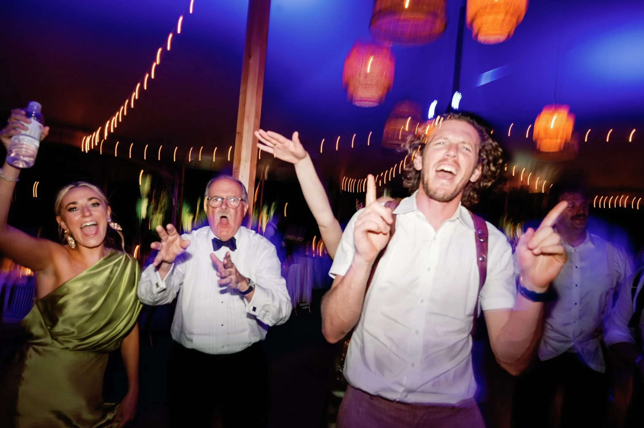 My signature dancing moves include (but are not limited to) : finger pointing, jumping and general bouncing. I take photos, I don't keep a rhythm.