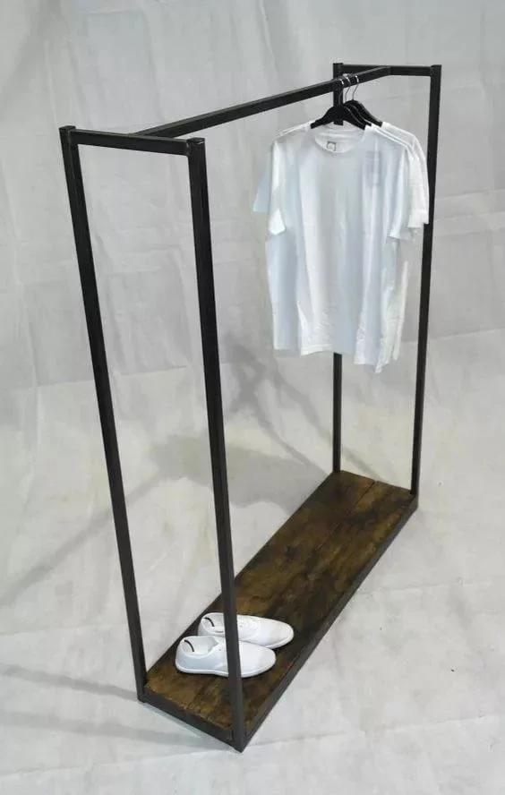 Perchero de pie portátil Adele 1800x1500x300 mm – Metal negro – Fabricación Española