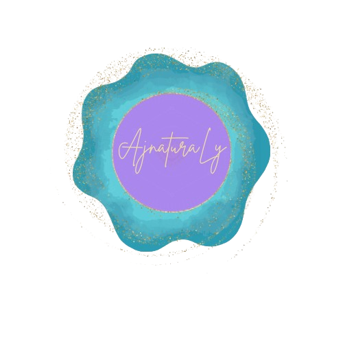 Logo rond avec une bordure bleu turquoise et dorée, fond violet, texte 'Ajnaturalys' en lettre cursive blanche.