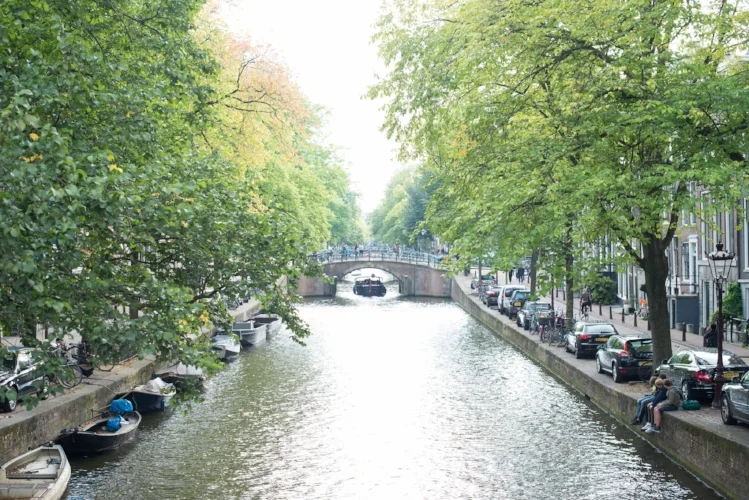 amsterdam canal travel guide