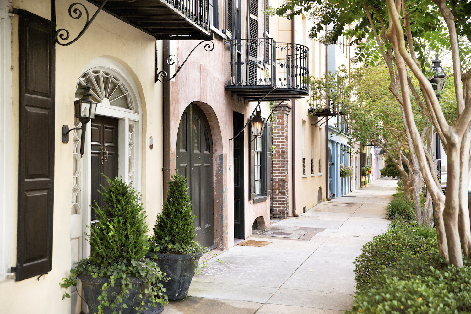 charleston rainbow row