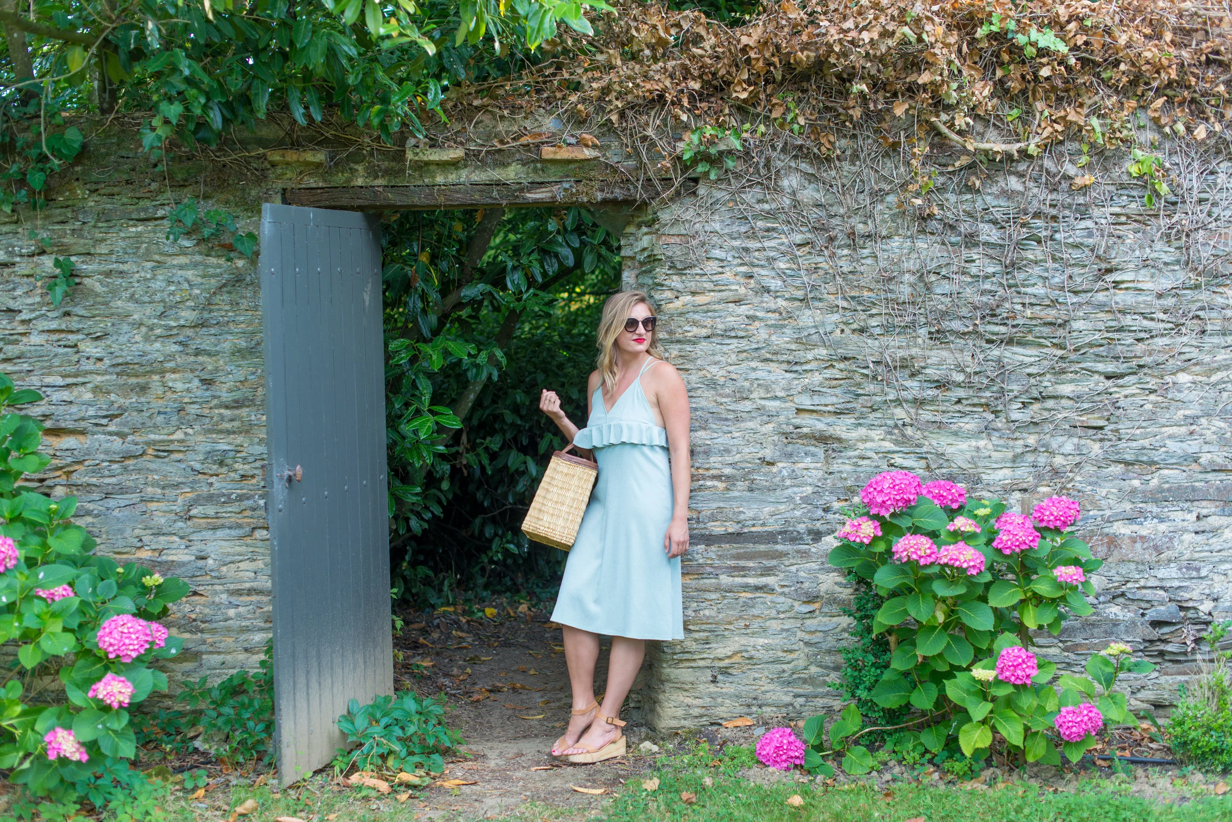 SHOES: NISOLO | DRESS: MANGO | BASKET | SUNGLASSES: PRADA