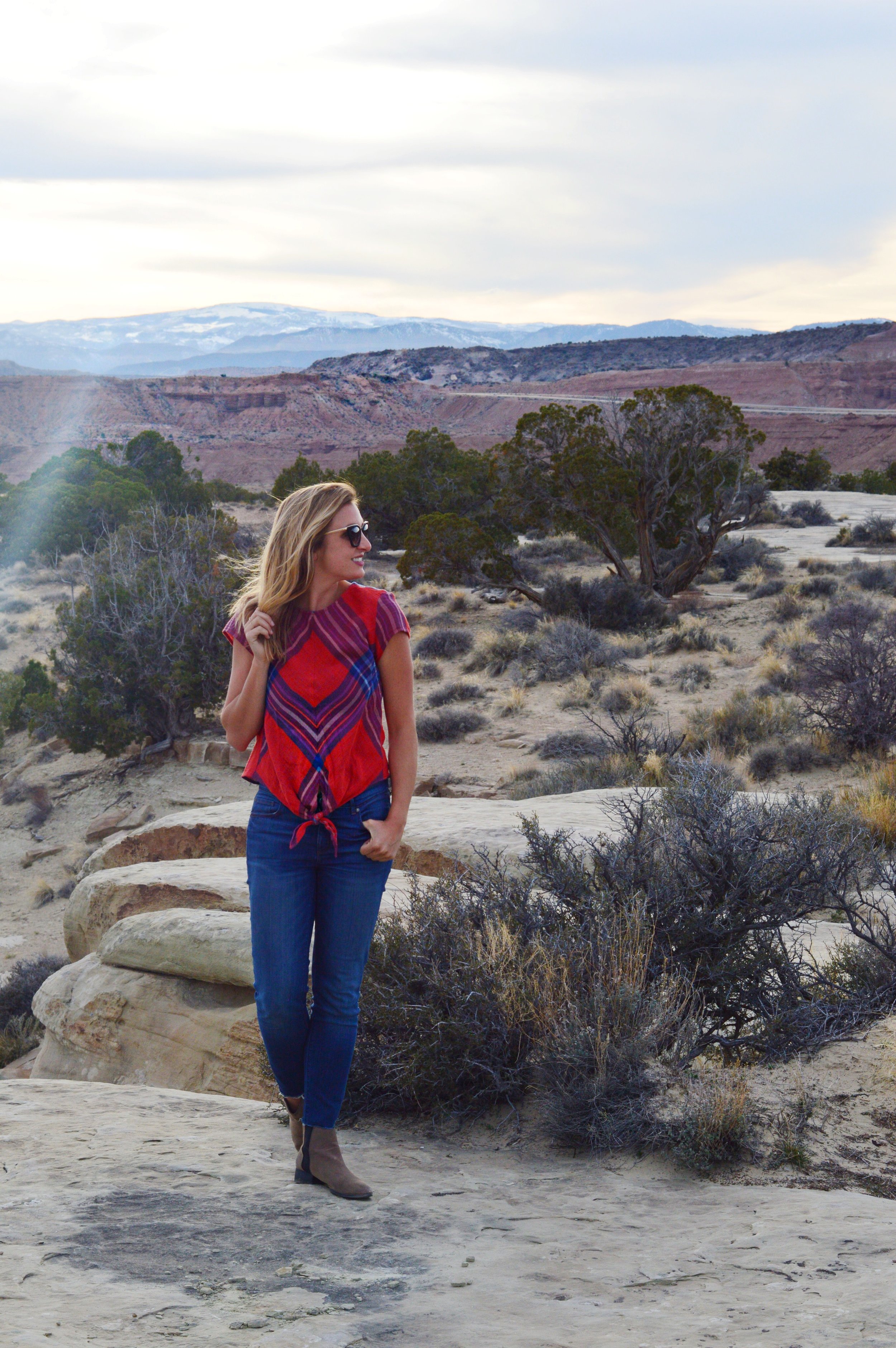 PLAID TIE TOP: ANTHROPOLOGIE, SKINNY FRAYED JEANS: LOFT, SUNGLASSES: PRADA.