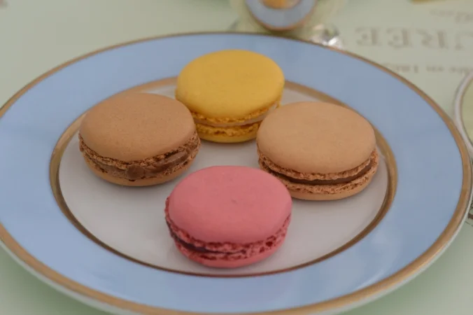 paris macaron laduree