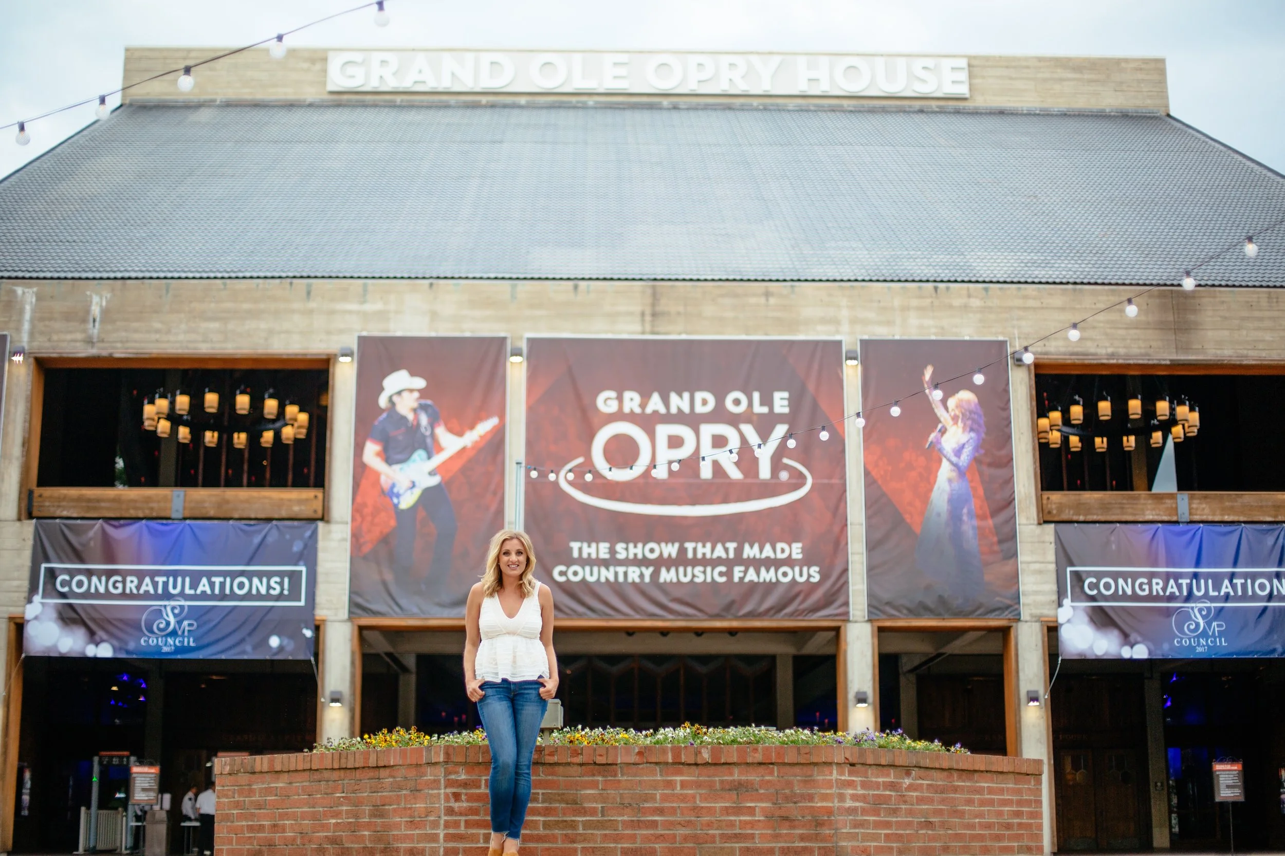 CROCHET TANK: NORDSTROM, JEANS: LOFT, MULES: NORDSTROM | Photo: Katie Theis Photo