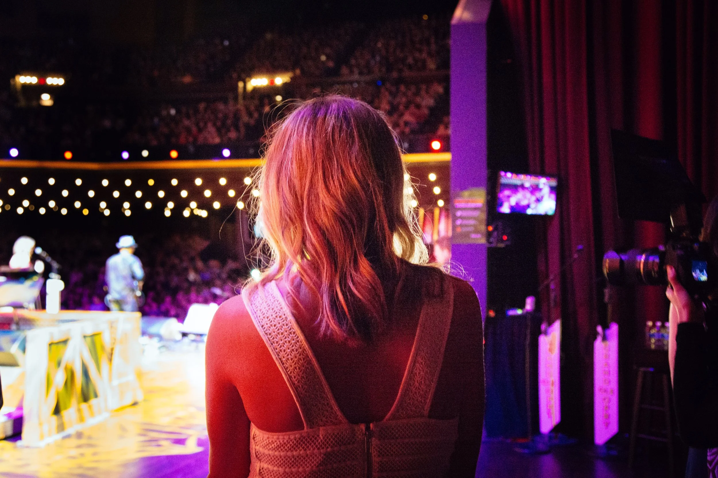 CROCHET TANK: NORDSTROM, JEANS: LOFT, MULES: NORDSTROM | Photo: Katie Theis Photo