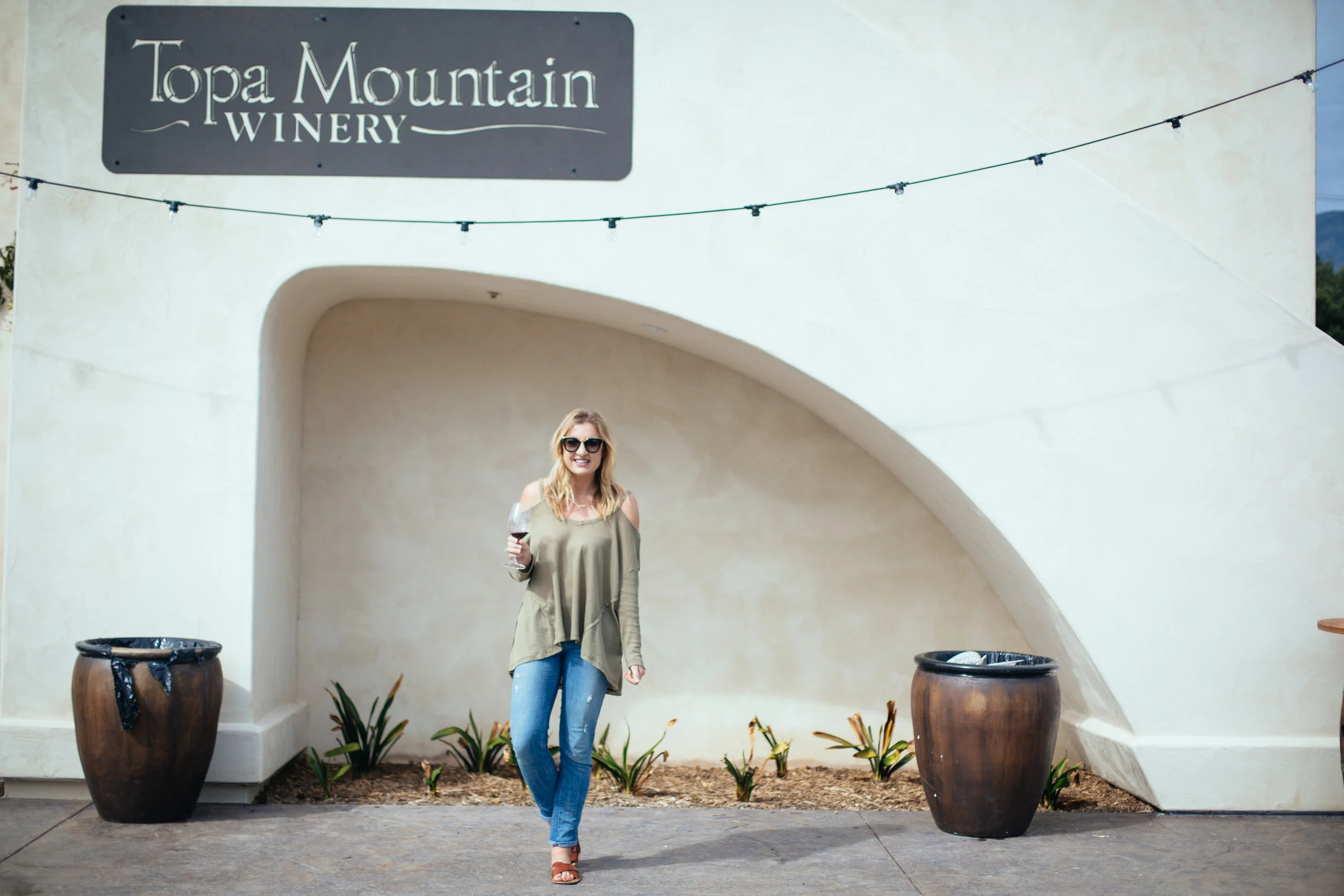 MILLIPA OPEN-SHOULDER TOP: ANTHROPOLOGIE | PHOTO BY KATIE THEIS PHOTO