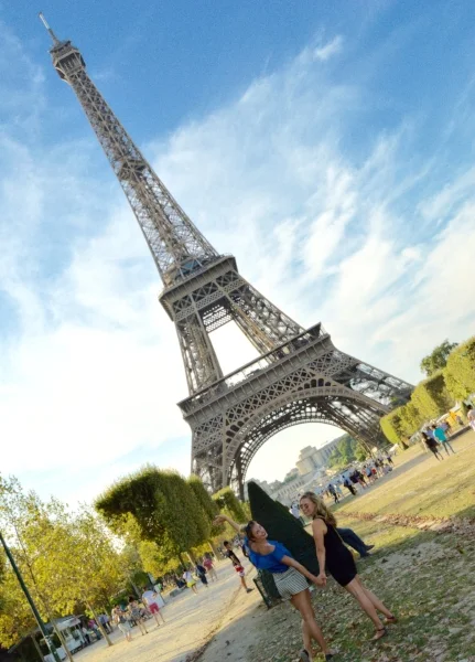paris eiffel tower lawn