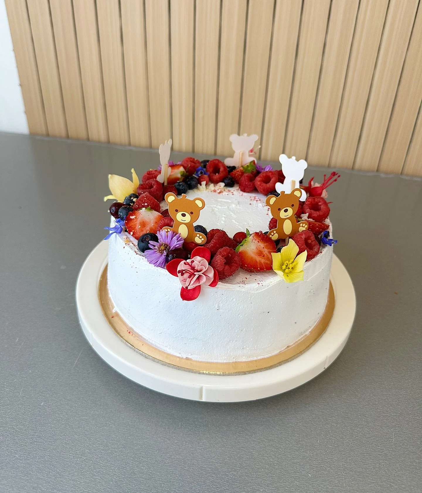 Jedna detsk&aacute; roztomil&aacute; tortička bez lepku 🐻🍰 Kr&aacute;sny pondelok kamo&scaron;i!