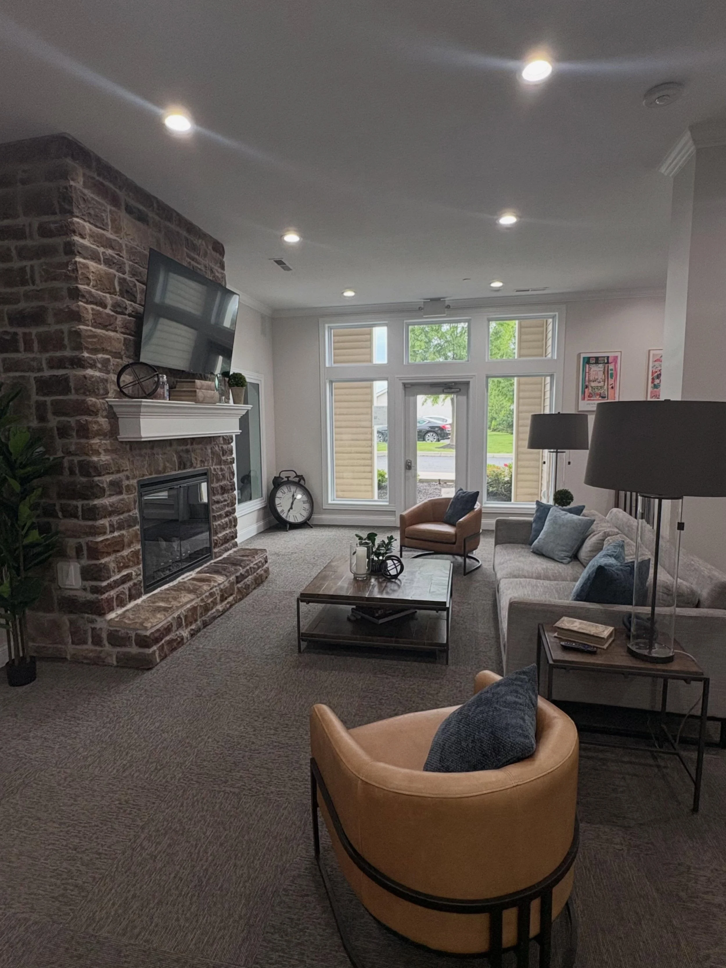 When your commute is easy, your days feel better.
More time to relax, recharge, and enjoy spaces like this 🤍 #residencesatcentralpark #gahannaohio