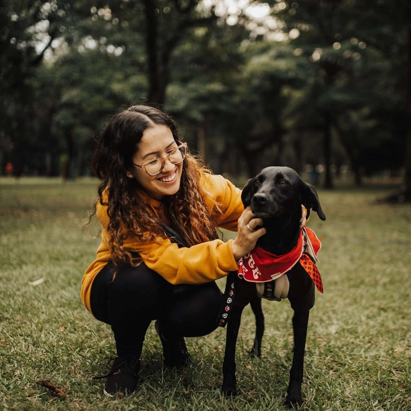 Four-legged residents are part of the community too, making daily walks and outdoor adventures even more enjoyable. 🐾  #PetFriendly #ApartmentLifestyle #GahannaApartments #CommunityLiving #PetsWelcome