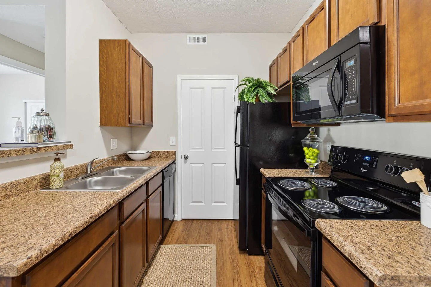 Spacious interiors provide the flexibility to create a home that fits your lifestyle and daily routines. #SpaciousLiving #ApartmentLifestyle #GahannaOH #HomeComfort #CommunityLiving