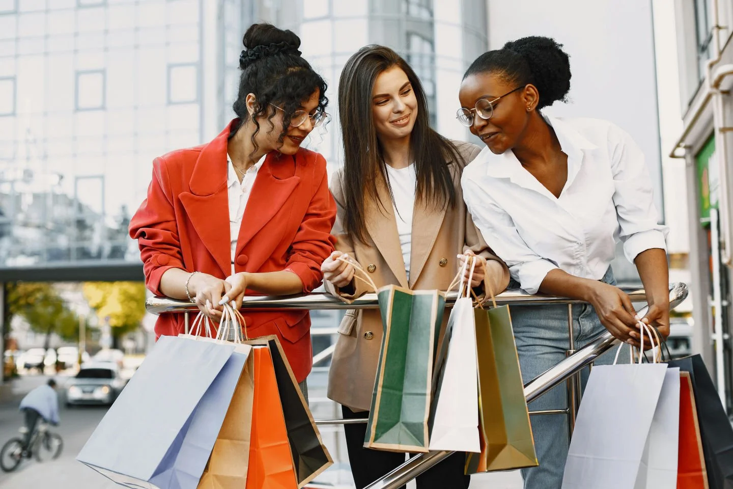Running errands is easy when shopping, dining, and everyday conveniences are just minutes away at Stoneridge Plaza. #StoneridgePlaza #LocalConvenience #NeighborhoodPerks #GahannaLiving #CommunityLife