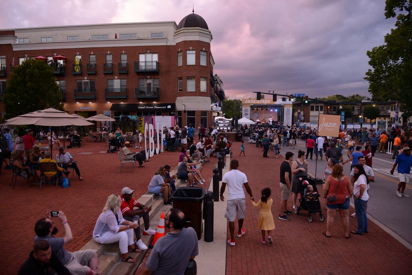 Creekside Plaza offers a walkable mix of local attractions, dining, and scenic views that make weekends memorable.  #CreeksidePlaza #GahannaLife #NeighborhoodSpotlight #LocalFavorites #OhioLiving