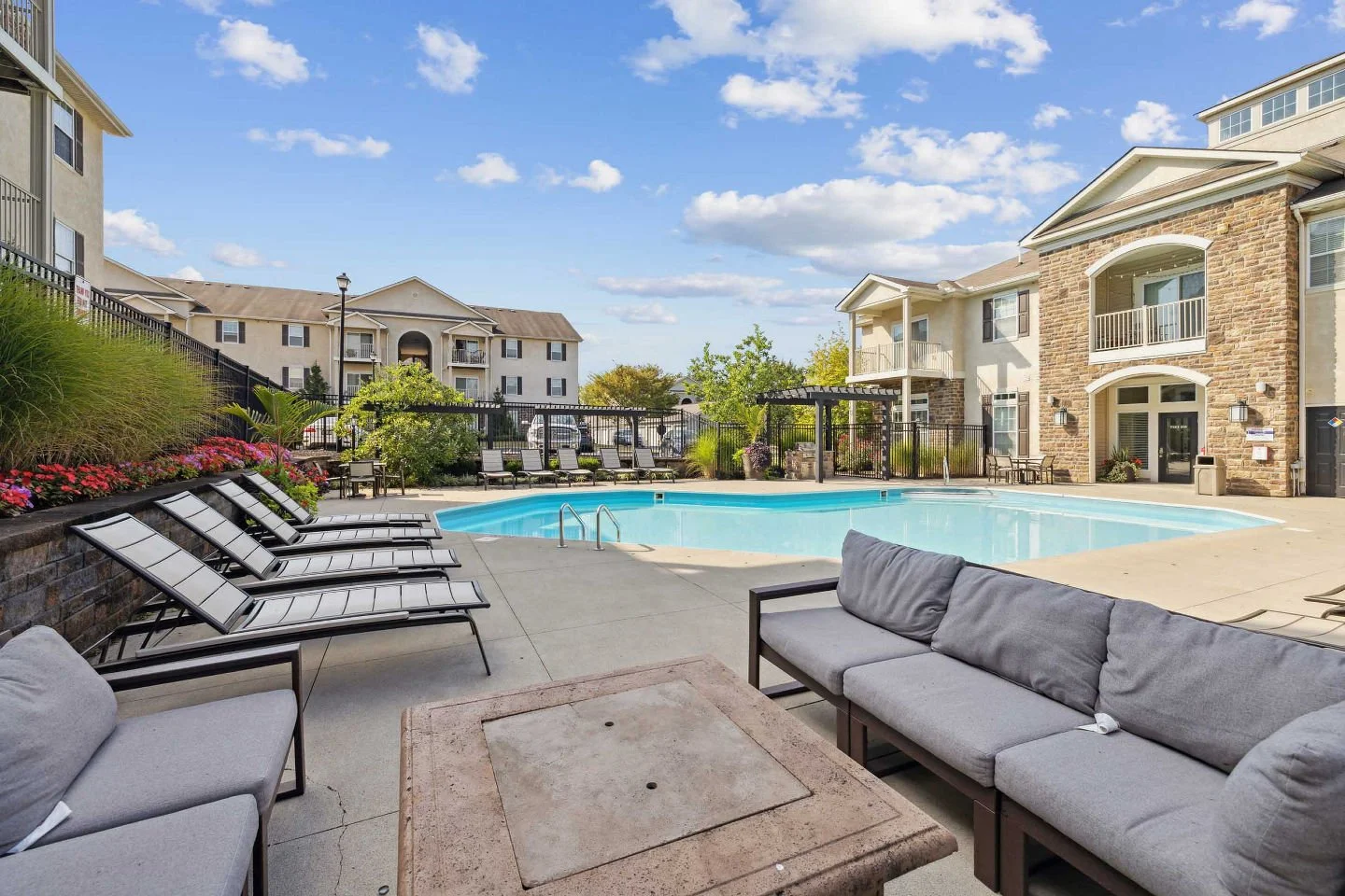 Evenings feel a little more inviting when residents can gather around the community fire pit. 🔥  #FirePit #CommunityLife #OutdoorAmenities #ApartmentLiving #GahannaOH