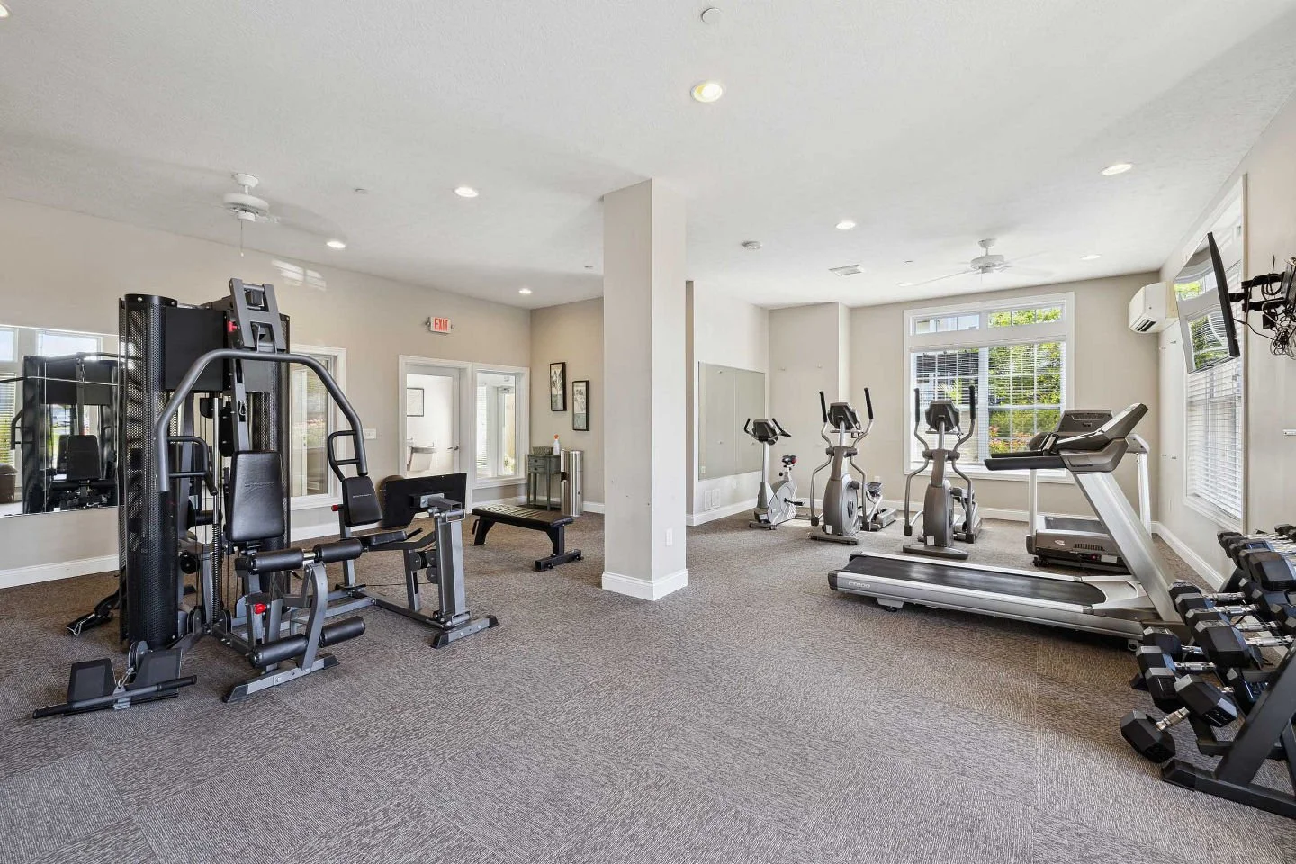Your workout schedule, your way. 💪 Residents enjoy 24/7 fitness center access right here at home. #FitnessGoals #ApartmentAmenities #HealthyLiving #CommunityLiving #GahannaOH