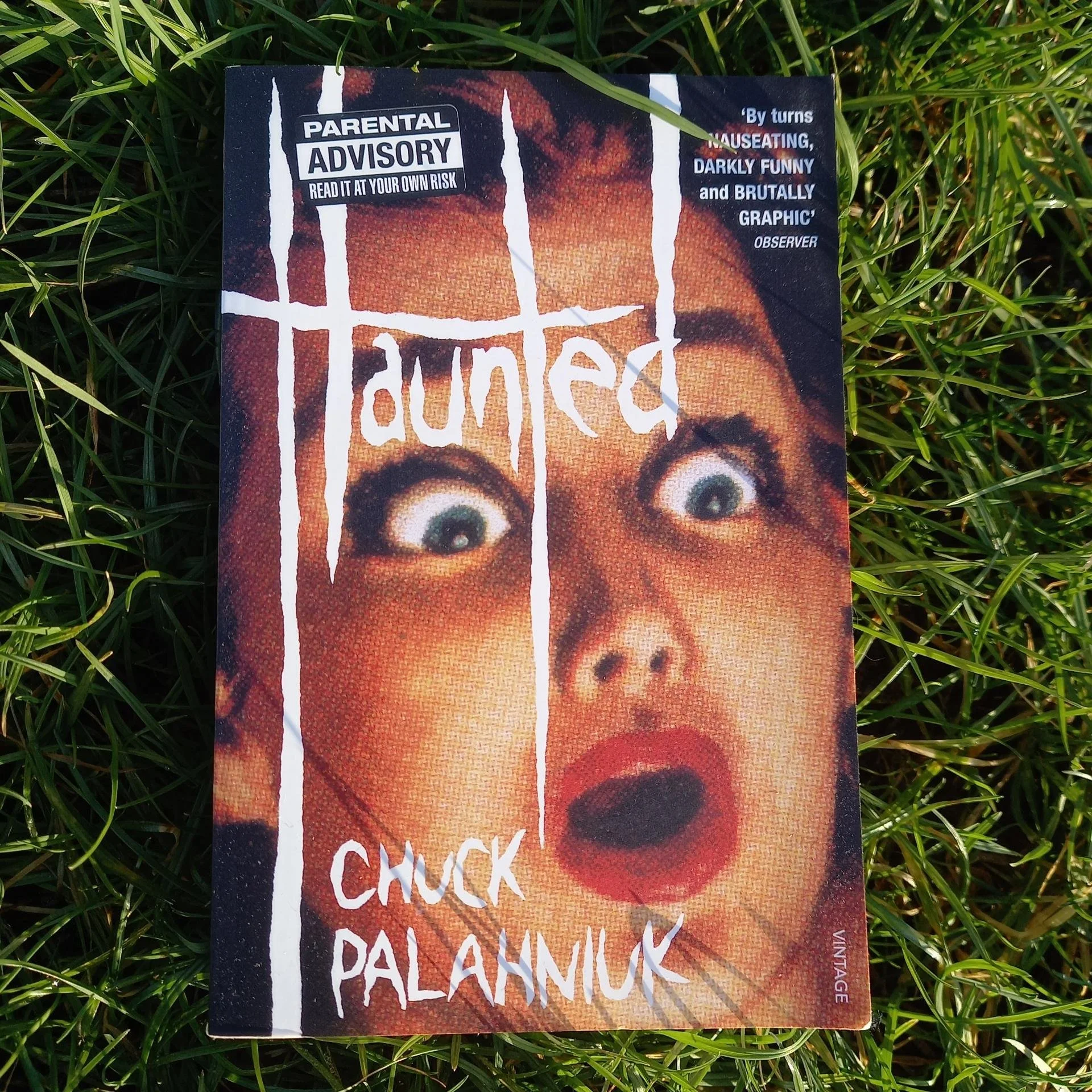 Cover for "Haunted" by Chuck Palahniuk