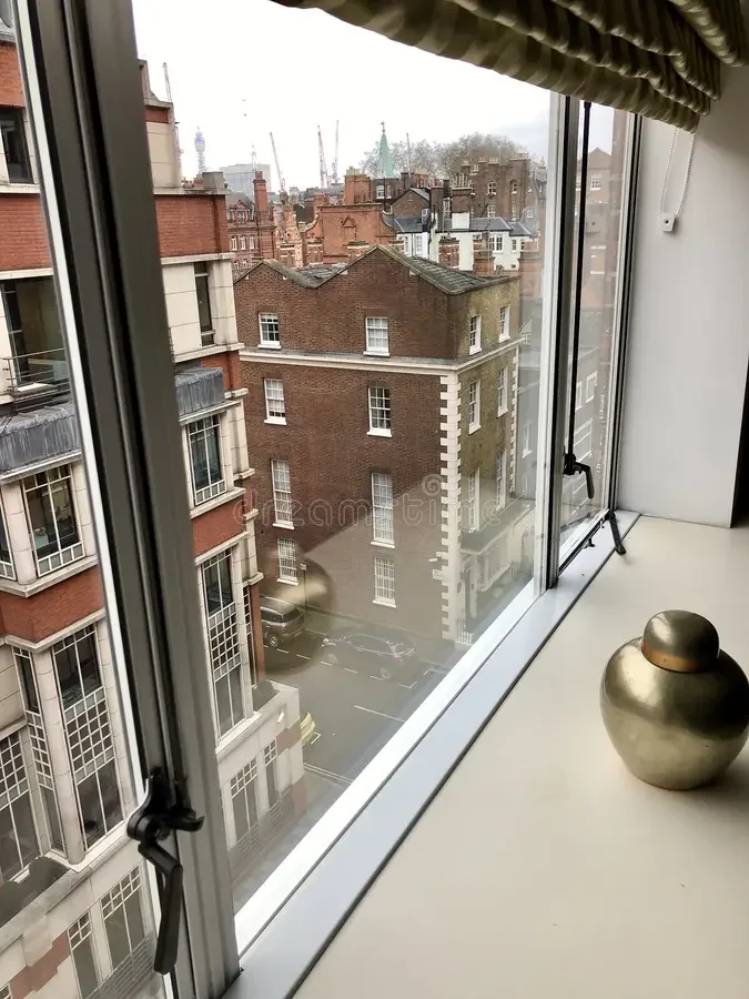 Peeking In - Flash Fiction