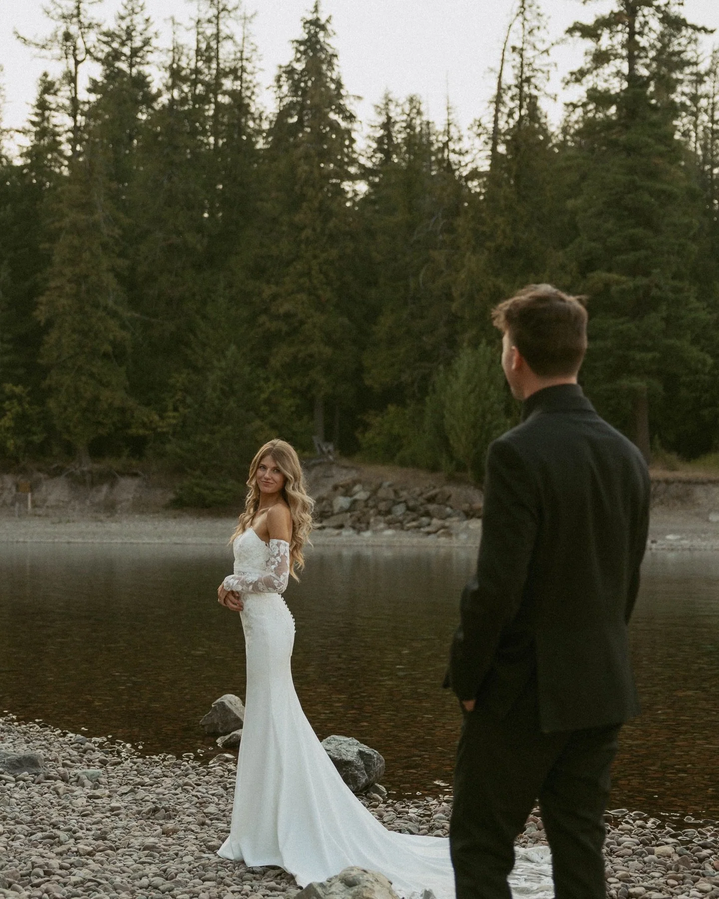 This is your sign to elope in Glacier National Park. 

Choosing a Glacier National Park elopement means no rules and no pressure. Just mountains, wandering, and a wedding day experience that feels intimate and intentional ✨

As a Montana wedding and 