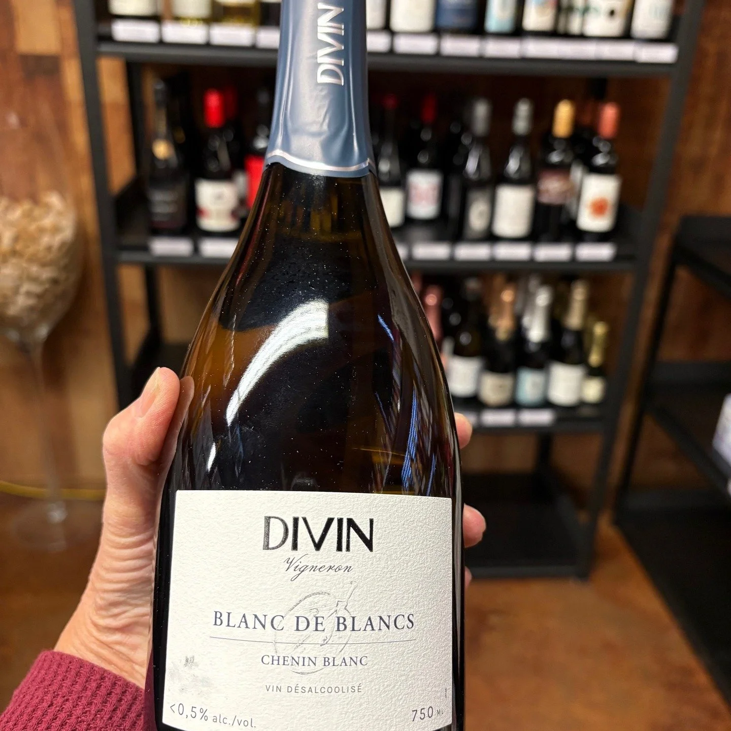 ✨ Bubbles without the buzz ✨
Meet DIVIN &lsquo;Vigneron&rsquo; Sparkling Chenin Blanc de Blancs &ndash; 0.5% &mdash; a beautifully crafted sparkling wine that delivers all the elegance and celebration vibes, with just a whisper of alcohol.
Crisp. Fre