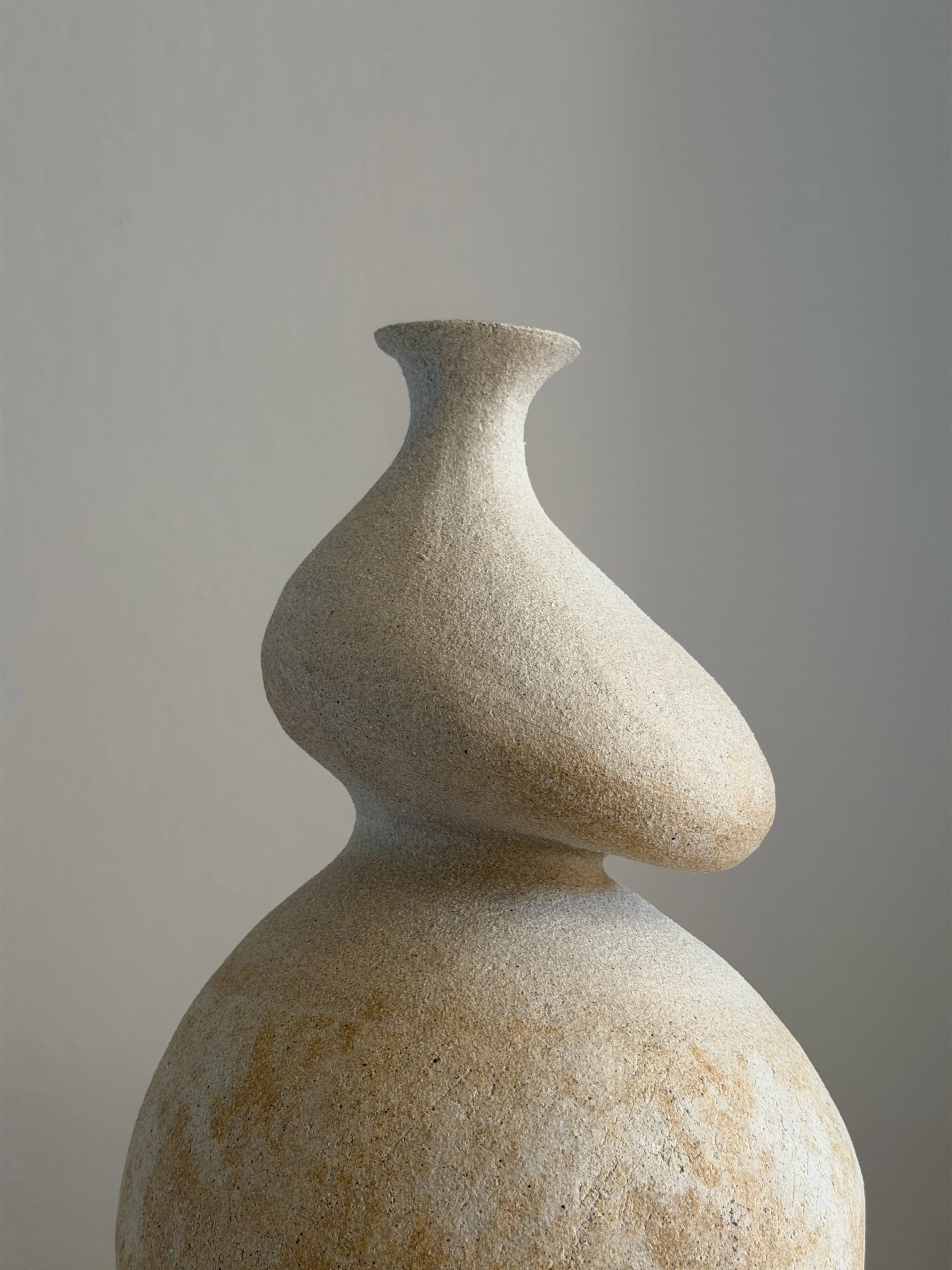 Hand-built ceramic vase: She 3, in the form of a resting woman with a full, round belly and soft upper body — Anastasia Babenko