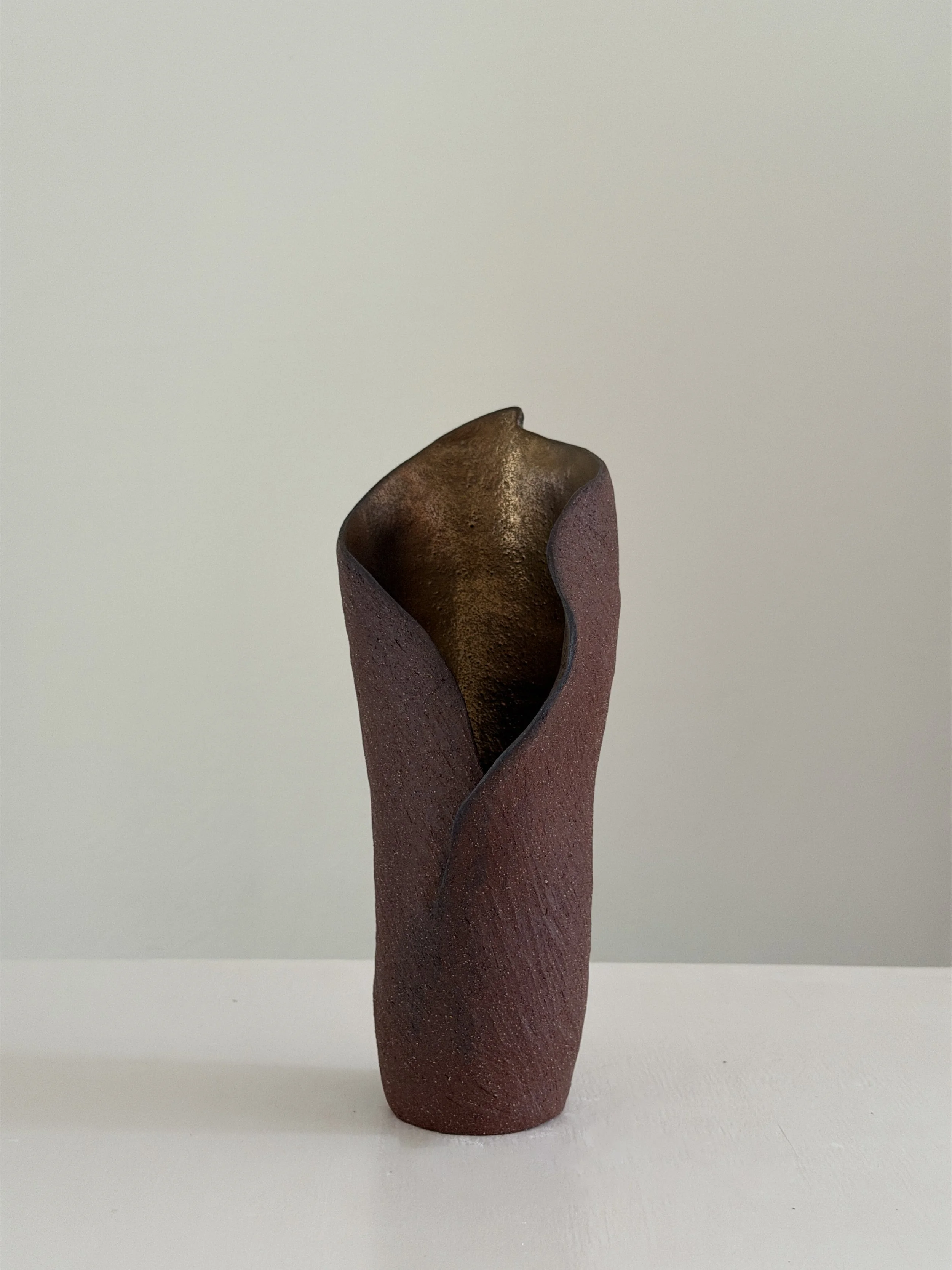 Hand-built ceramic vase: Calla 8, drawn from the calla lily, soft and slightly twisted, in beige stoneware — Anastasia Babenko