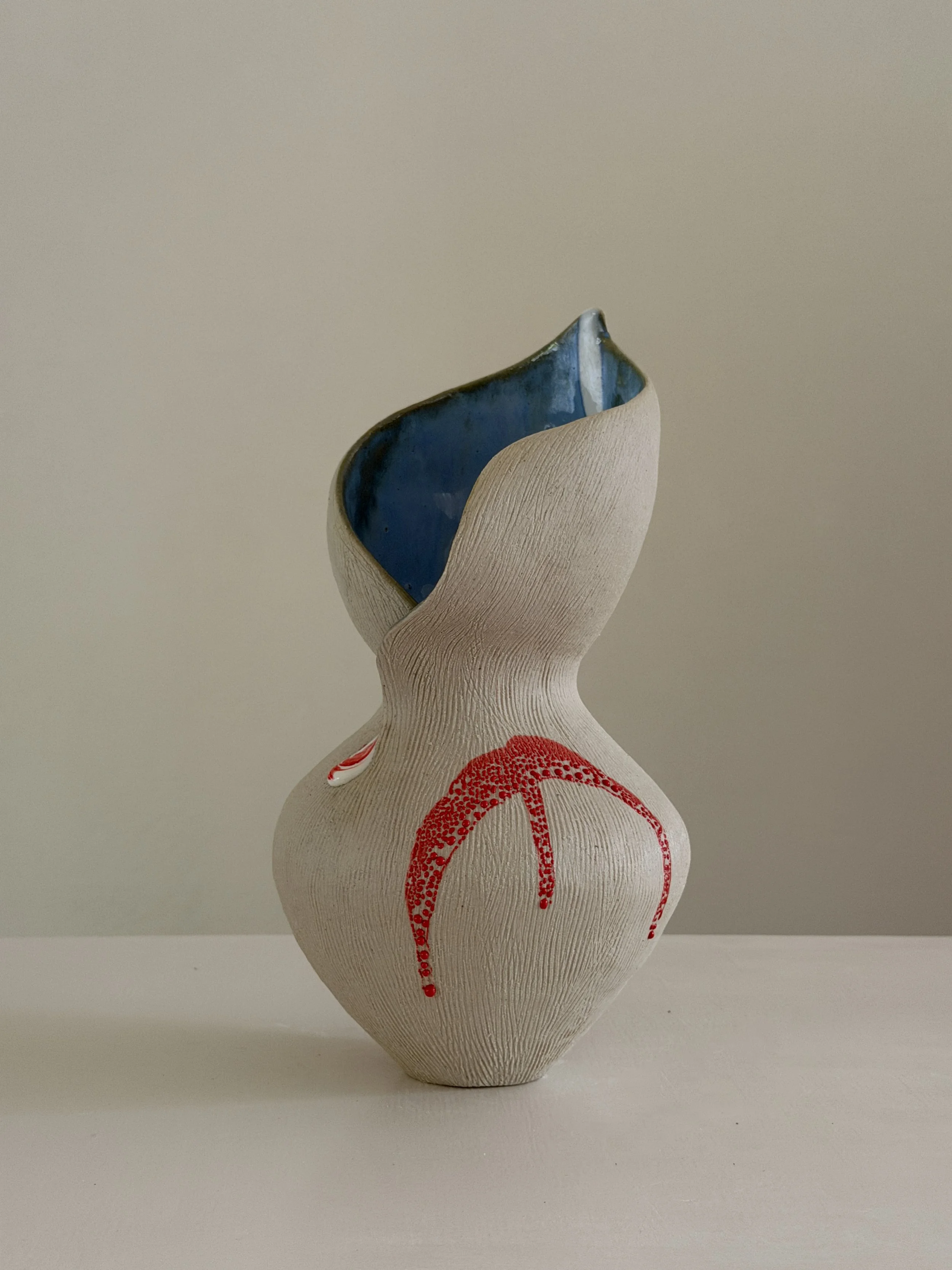 Hand-built ceramic vase: She 6, in the form of a resting woman, soft and full — Anastasia Babenko