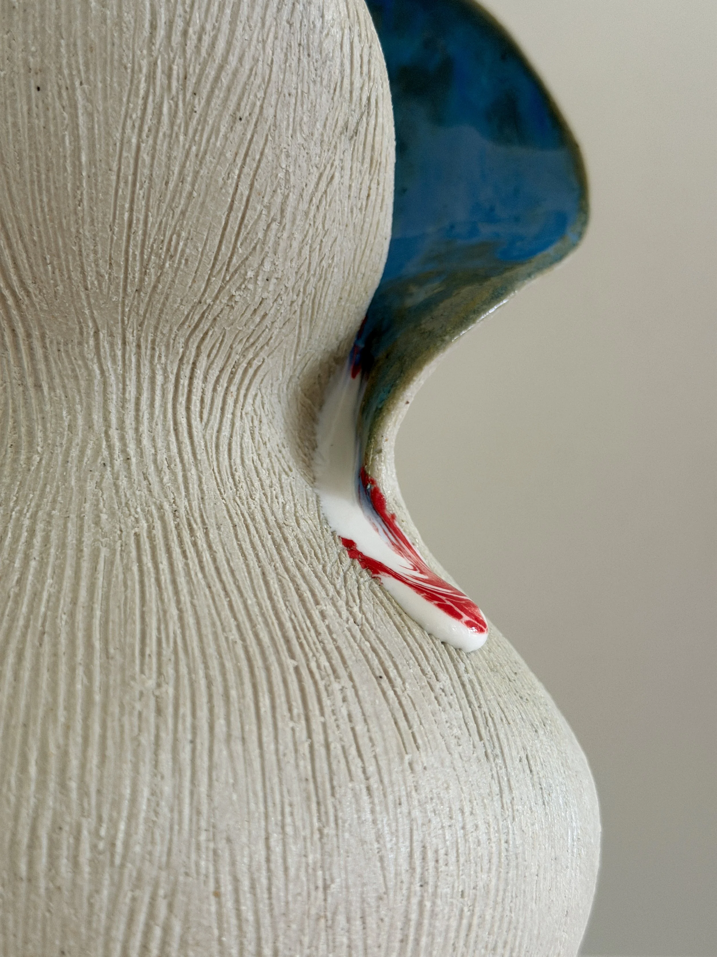 Hand-built ceramic vase: She 6, in the form of a resting woman, soft and full — Anastasia Babenko