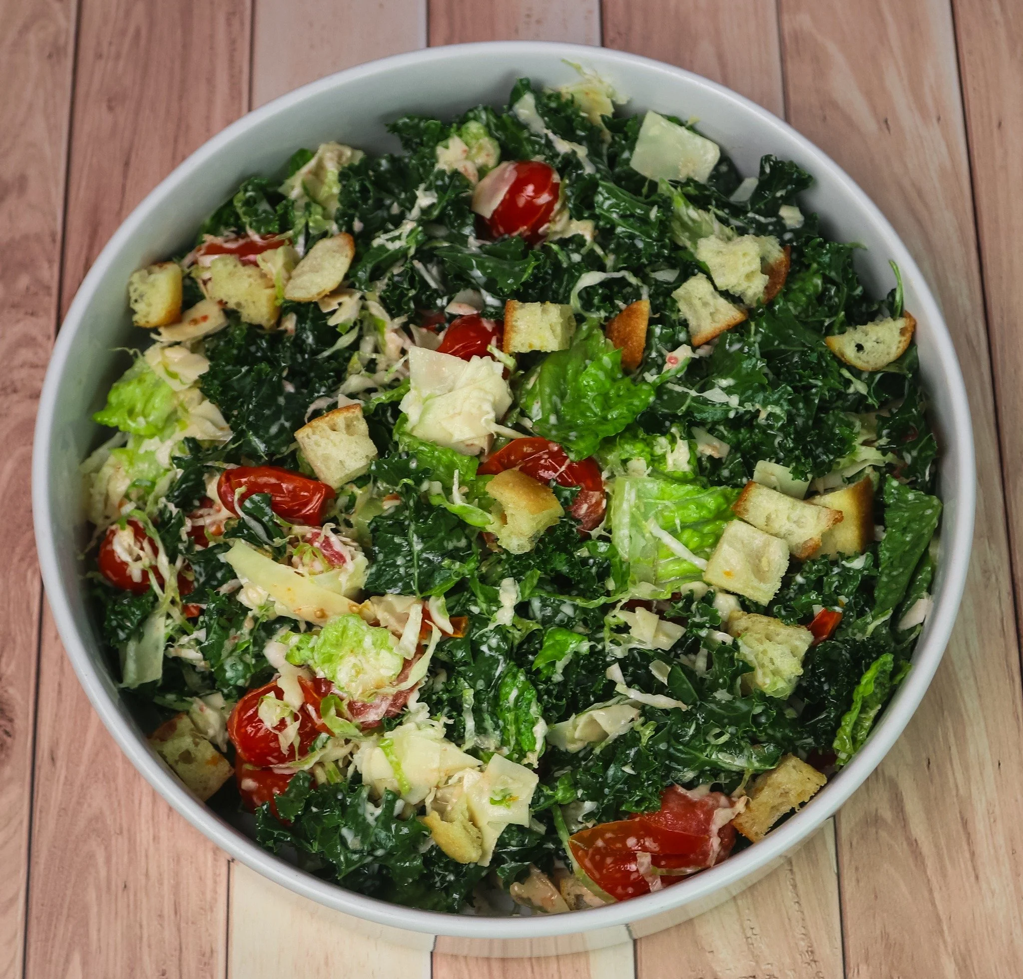 Caesar salad can get boring fast!🥗🙃

Keep your guests engaged this summer with our Massaged Kale Caesar Salad! Topped with:

🍅Tomato Confit
🧄Garlic Croutons
🧀Fresh Parmesan

Now THAT is a salad I can get behind!😋💜

 #sinplicitycatering #corpor