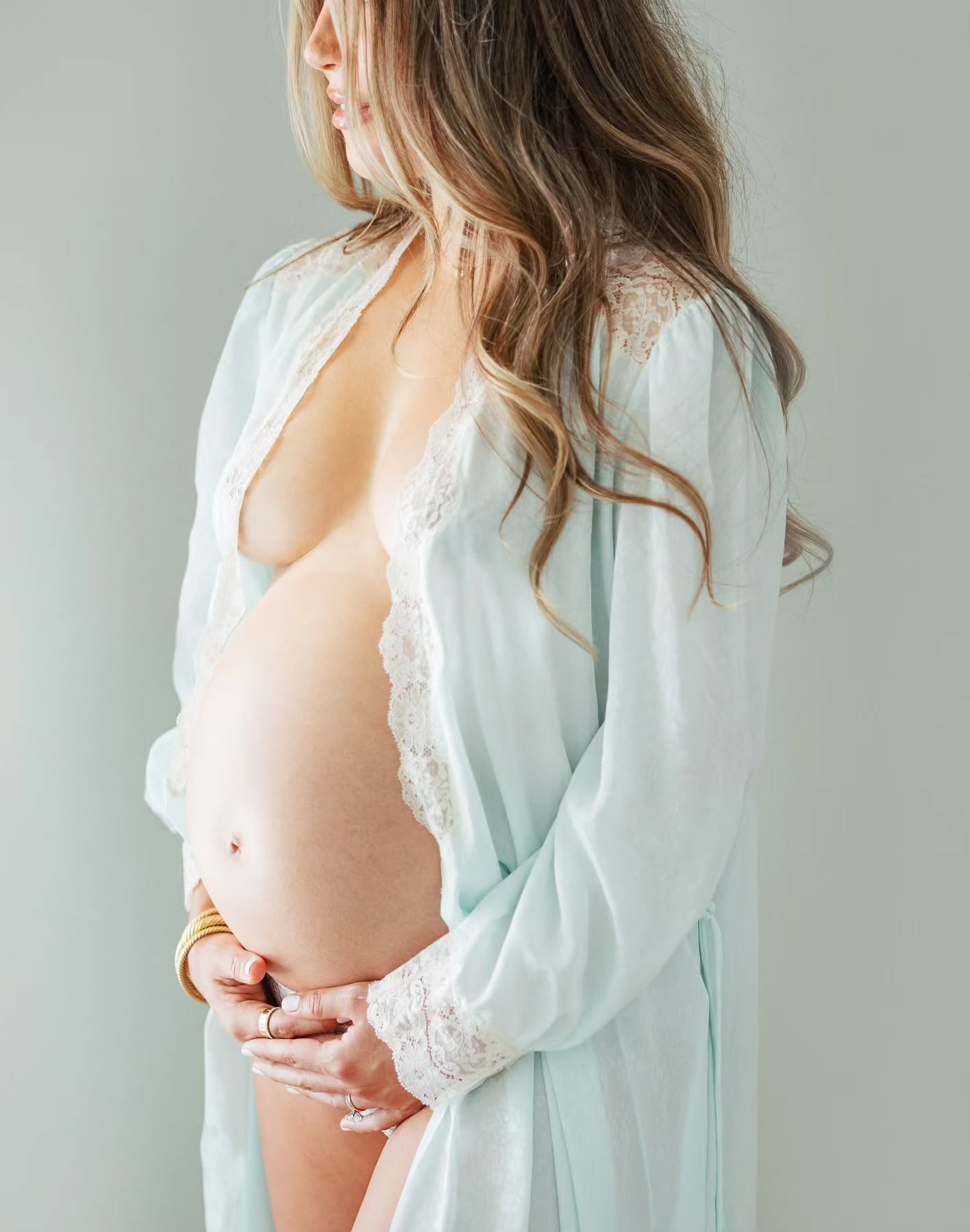 STOP SCROLLING.&nbsp;

This is one of my favorite photos. Not because she&rsquo;s ABSOLUTELY STUNNING&mdash;well, of course she is&mdash;but because it holds so much more.

It captures the beauty of a woman on the cusp of motherhood, standing strong 