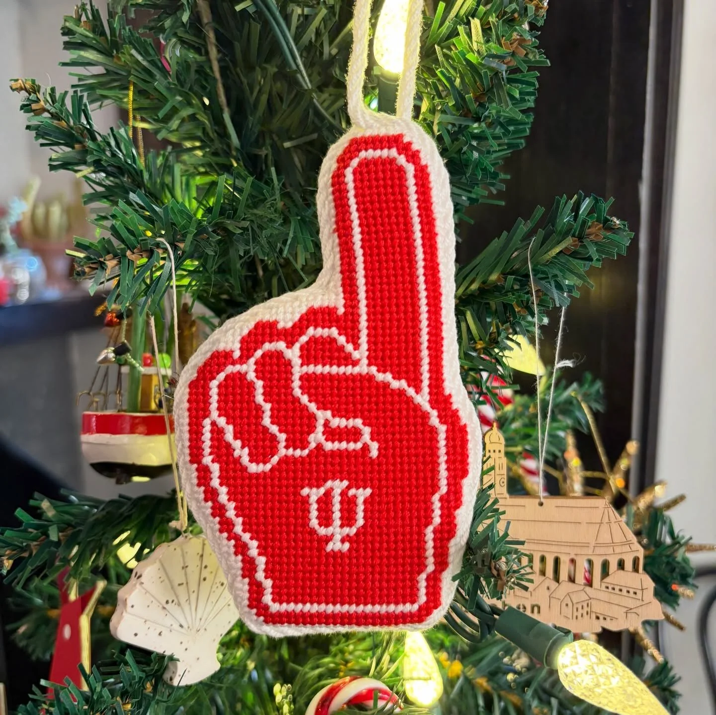 Hoping these recent finishes for @bitchesgetneedlepointstitches will lead to some good luck for the Hoosiers today! #needlepointfinisher #hoosiers #rosebowl2026 #hoohoohoohoosiers