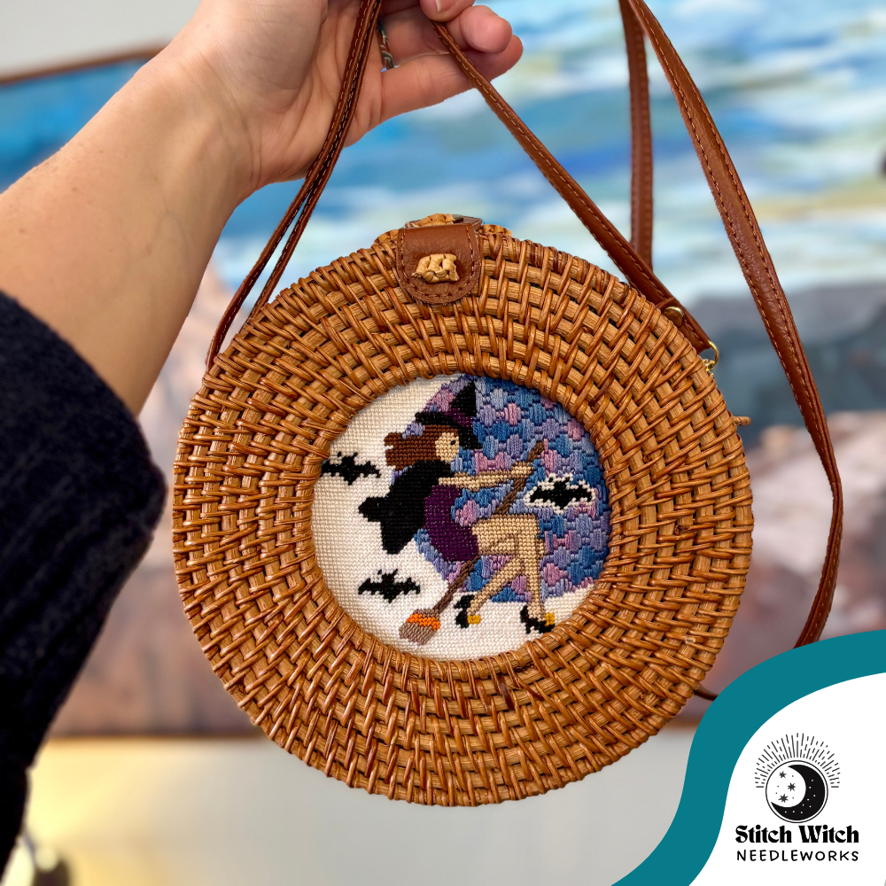 Round ornament for purse insert