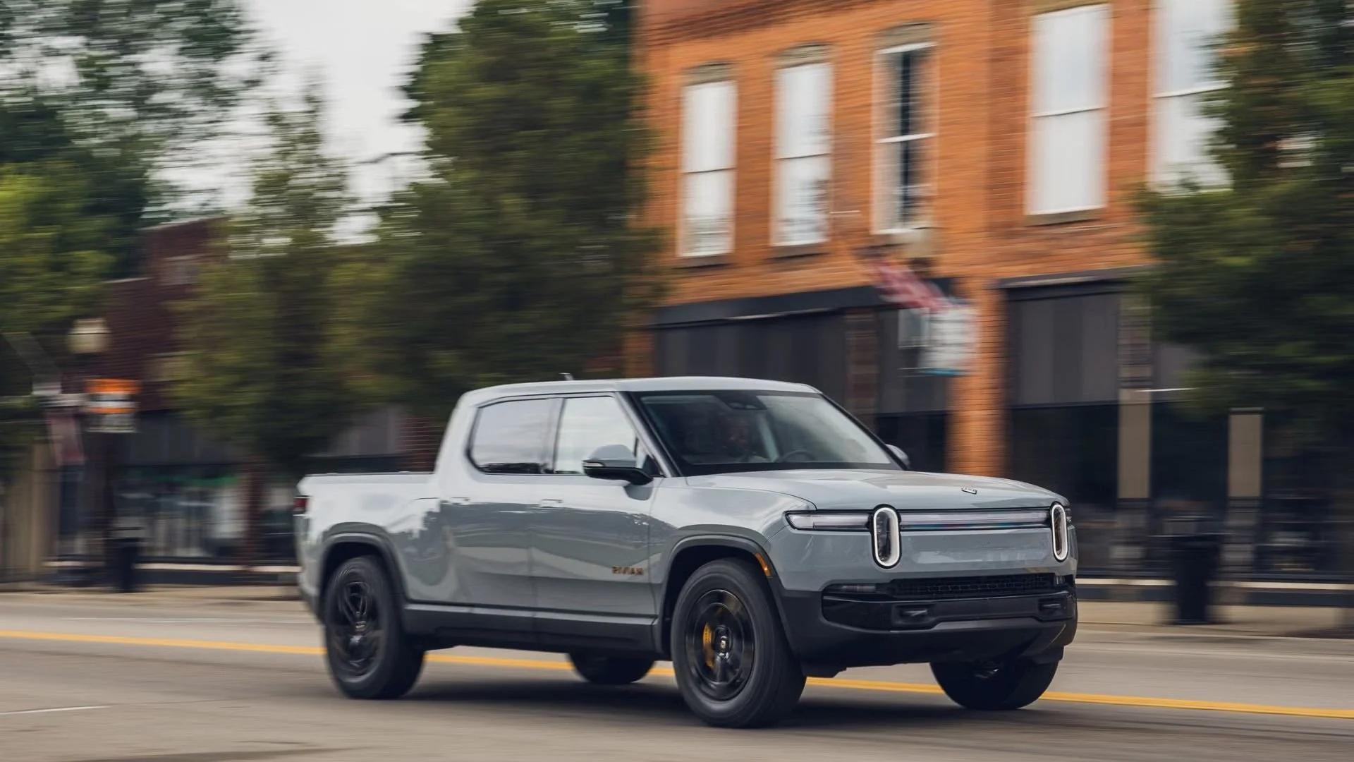 Rivian R1T Türkiye Fiyatı, Türkiye’ye Gelecek mi? Özellikleri, Menzili ...