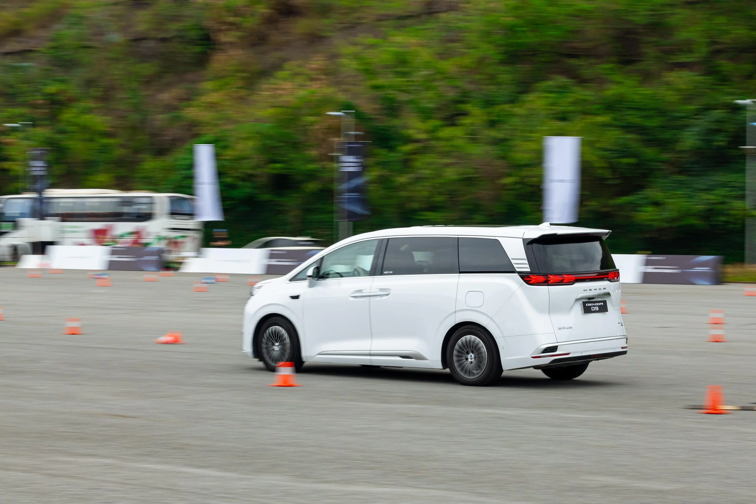 byd denza d9 (22).jpg