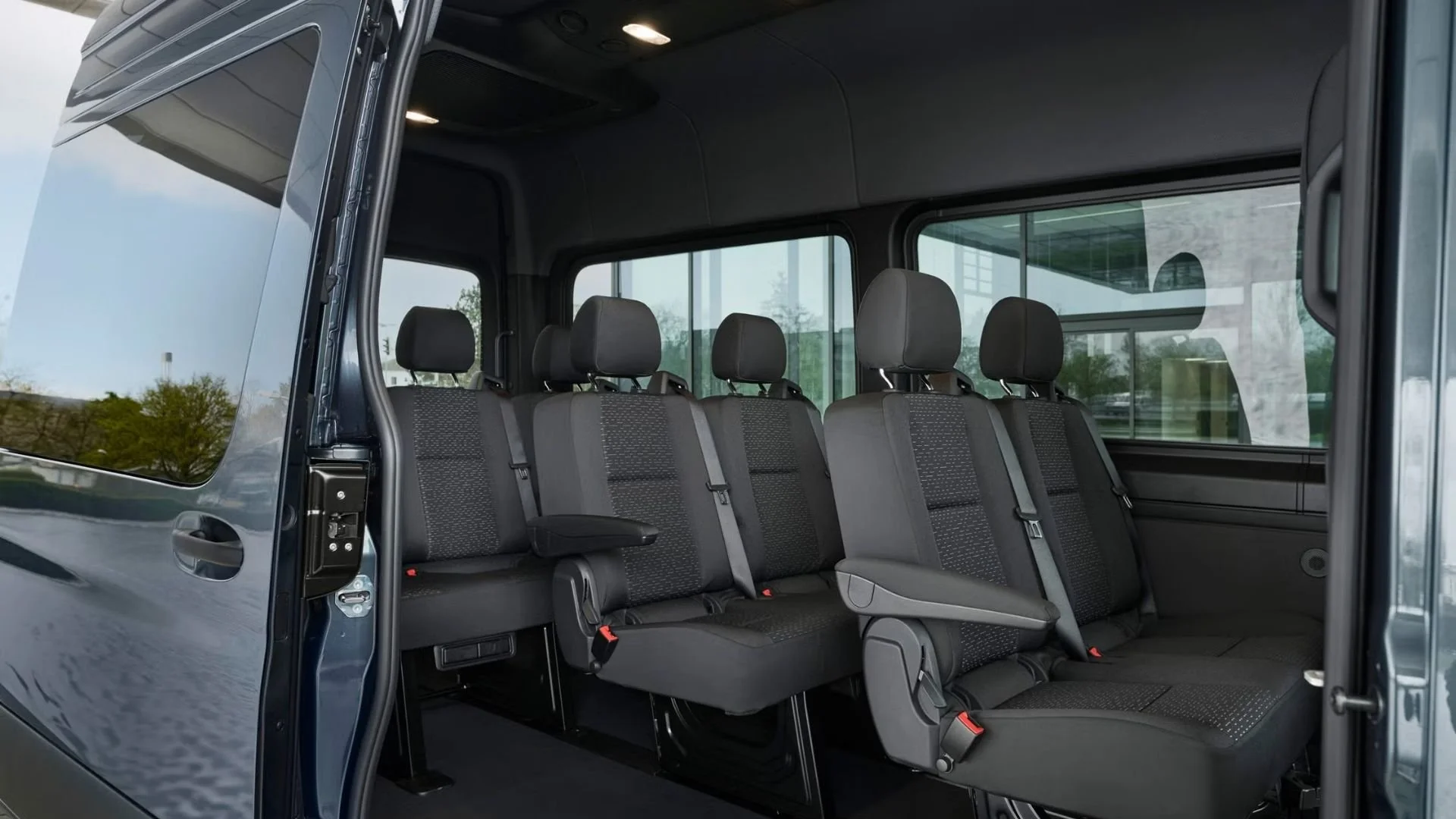 mercedes sprinter panelvan 2026 (4).jpg