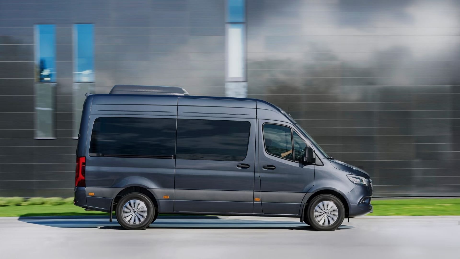mercedes sprinter panelvan 2026 (8).jpg