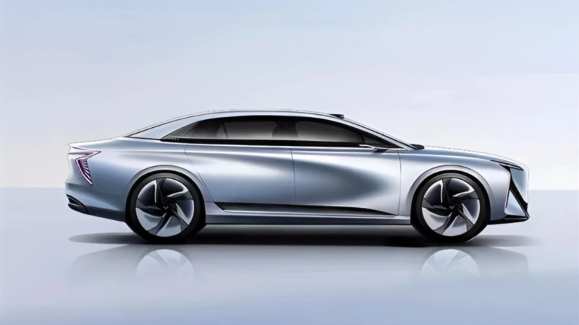 Hongqi E702  (2).jpg