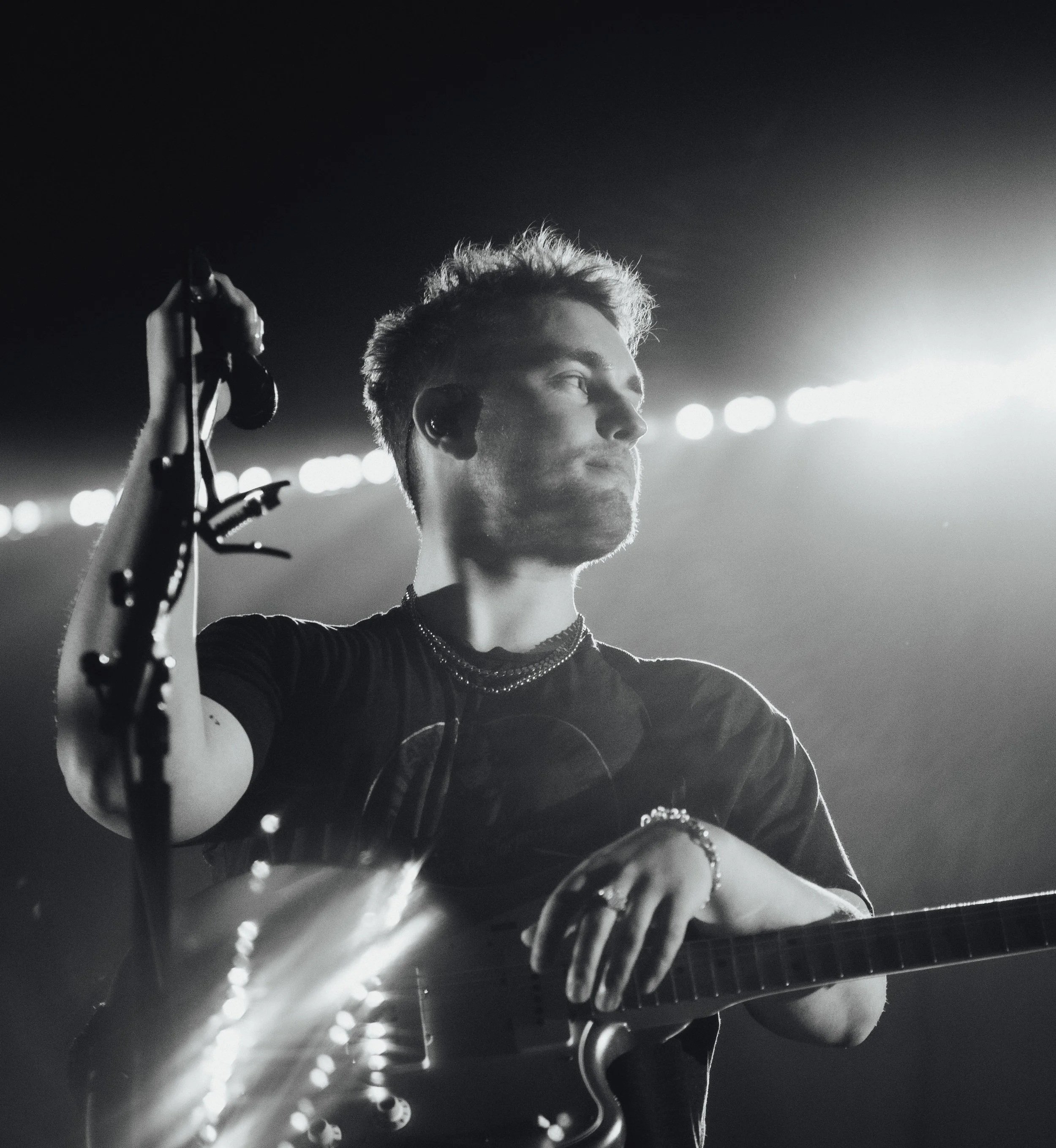 ‘People Watching’ Deluxe Album: Sam Fender Turns The Dial Up &amp; Inwards