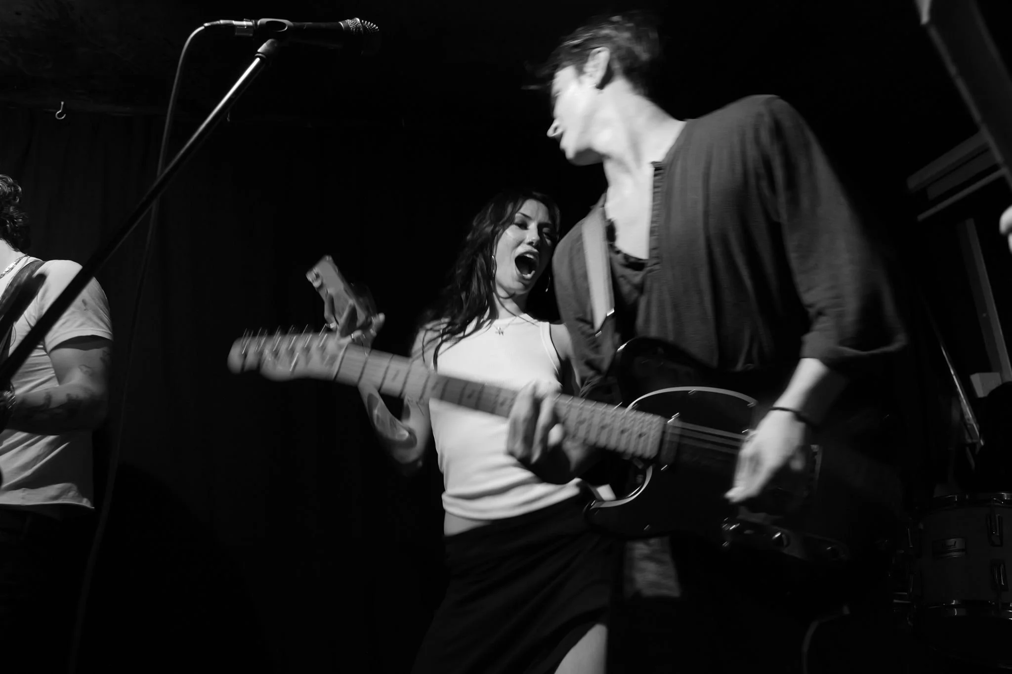 Die Twice Kick Off ‘Mascara Nights’ With Surprise Guest Nieve Ella