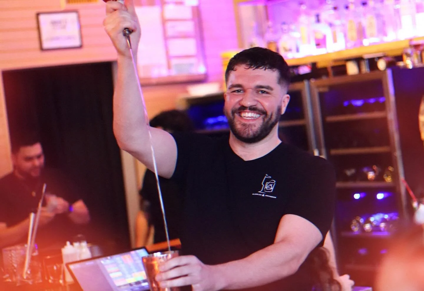 Happy Friday 🥂
Kick off your weekend the right way at Bubbles &amp; Bourbon

Cody&rsquo;s behind the bar serving up happy hour from 3&ndash;8 &mdash; come sip something smooth and settle in

#HappyHour #BubblesAndBourbon #FridayVibes
