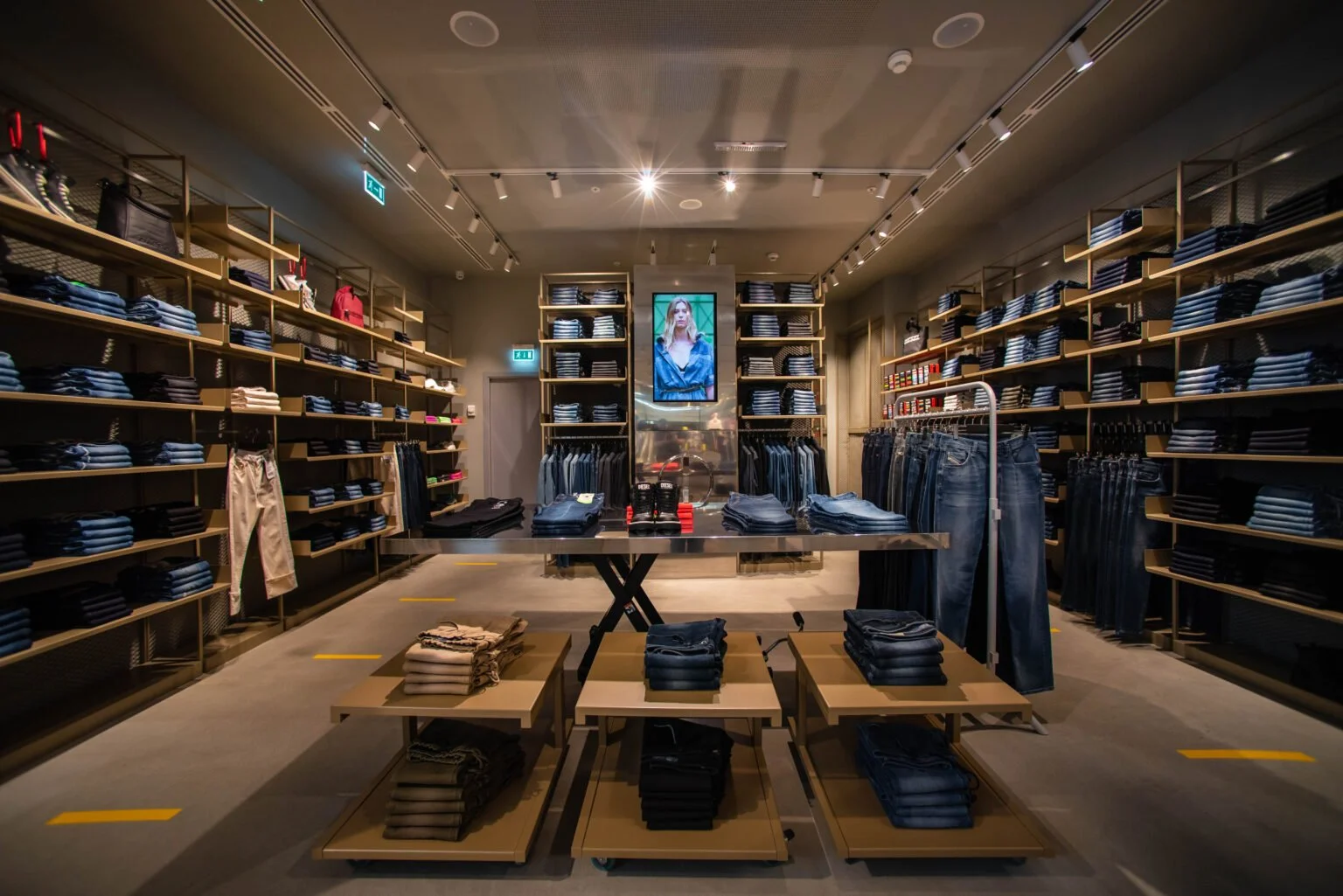 Diesel-Store-Opening_Moscow-Atrium-Mall_-3-1536x1025.jpg