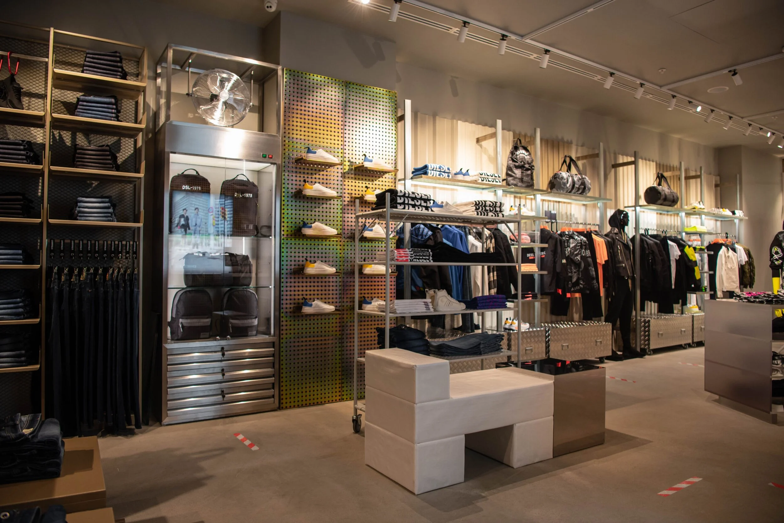 Diesel-Store-Opening_Moscow-Atrium-Mall_-7-scaled.jpg